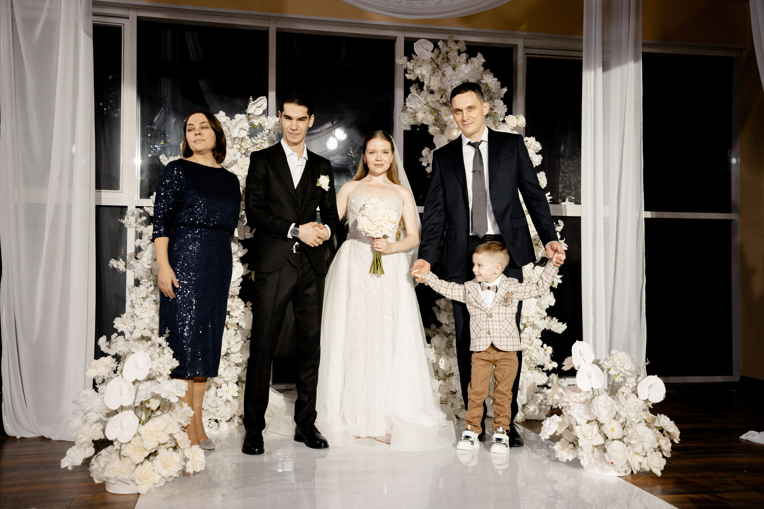 СВАДЕБНАЯ СЬЕМКА СБОРОВ В ОТЕЛЕ И ВЫЕЗД НА ЦЕРЕМОНИЮ (СНЯТО В СИБИРЕ В НИЖНЕВАРТОВСКЕ). Профессиональный фотограф, Санкт-Петербург — Виктория Богомолова