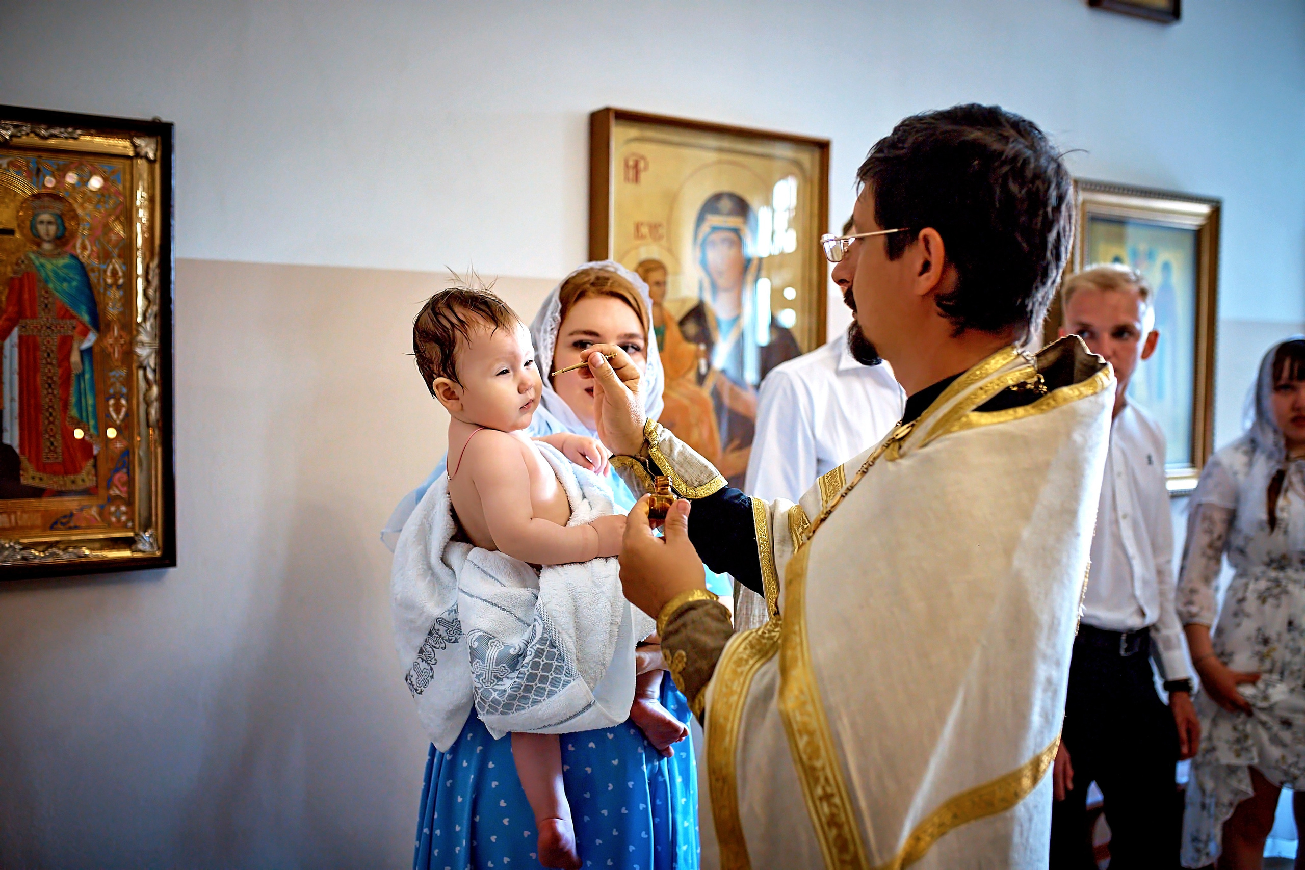 Таинство Крещения Василисы храм Д. Ростовского. Фотограф на Крещение и Венчание в Барнауле