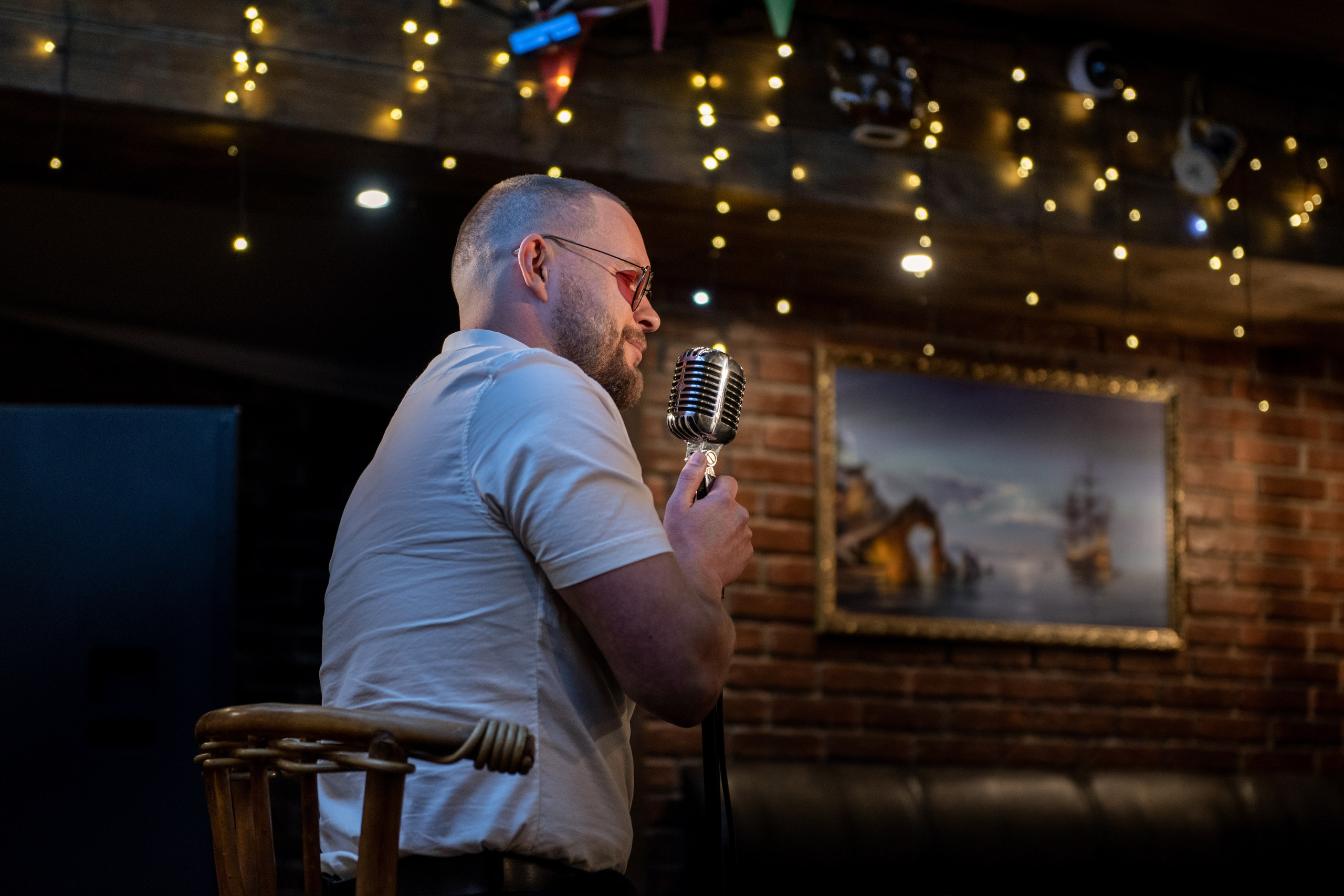 Концертные фото исполнителя V.King в ресторане Дрейк