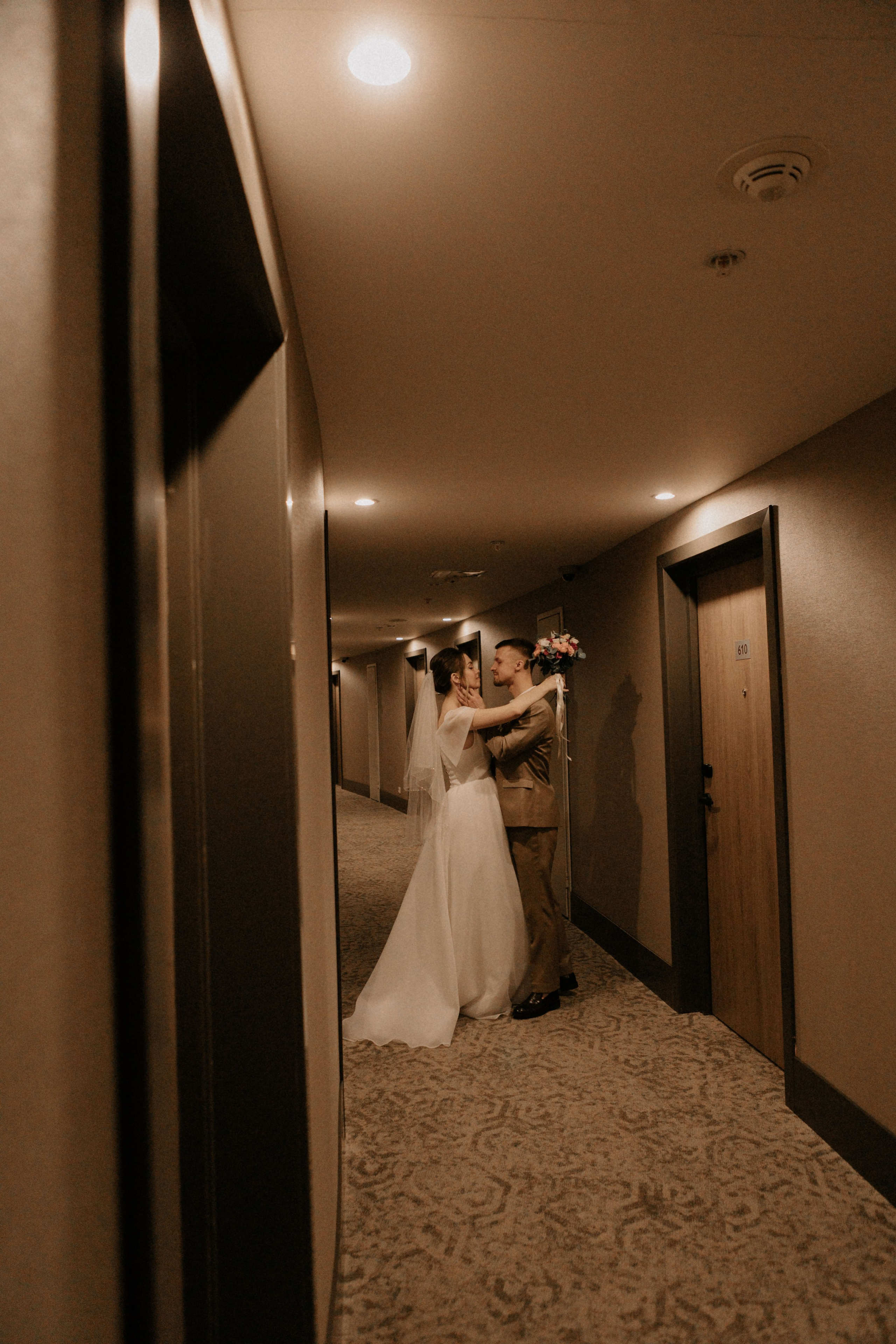 Ксюша и Илья. Утро в отеле роспись в Birds. Свадебный и портретный фотограф в Москве Анастасия Масюк