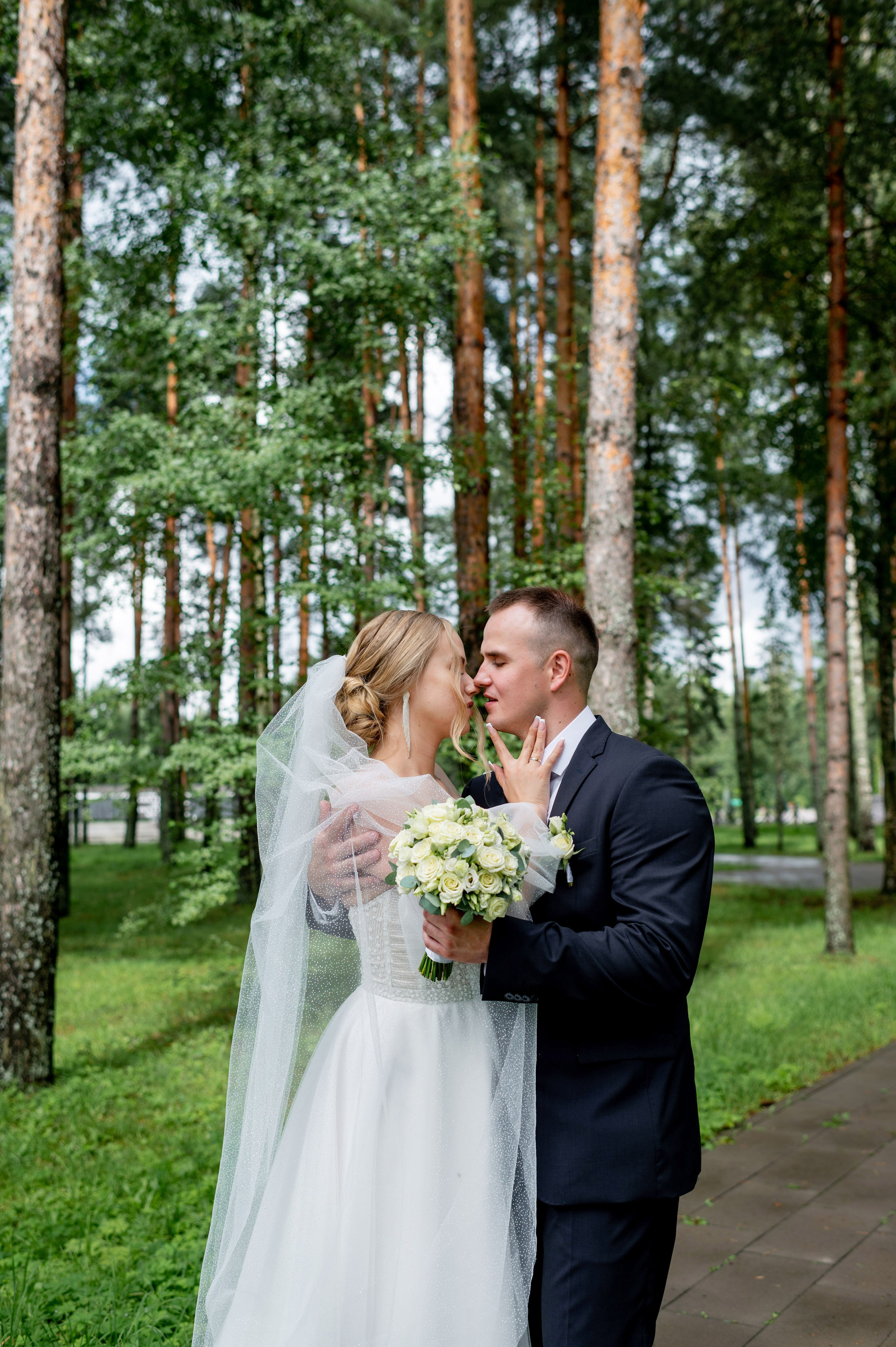 Ксения и Владислав (фотосессия в ЗАГСе и парке города Кингисеппа). Портретный, семейный и свадебный фотограф в Санкт-Петербурге и в Пушкине Ширяев Денис