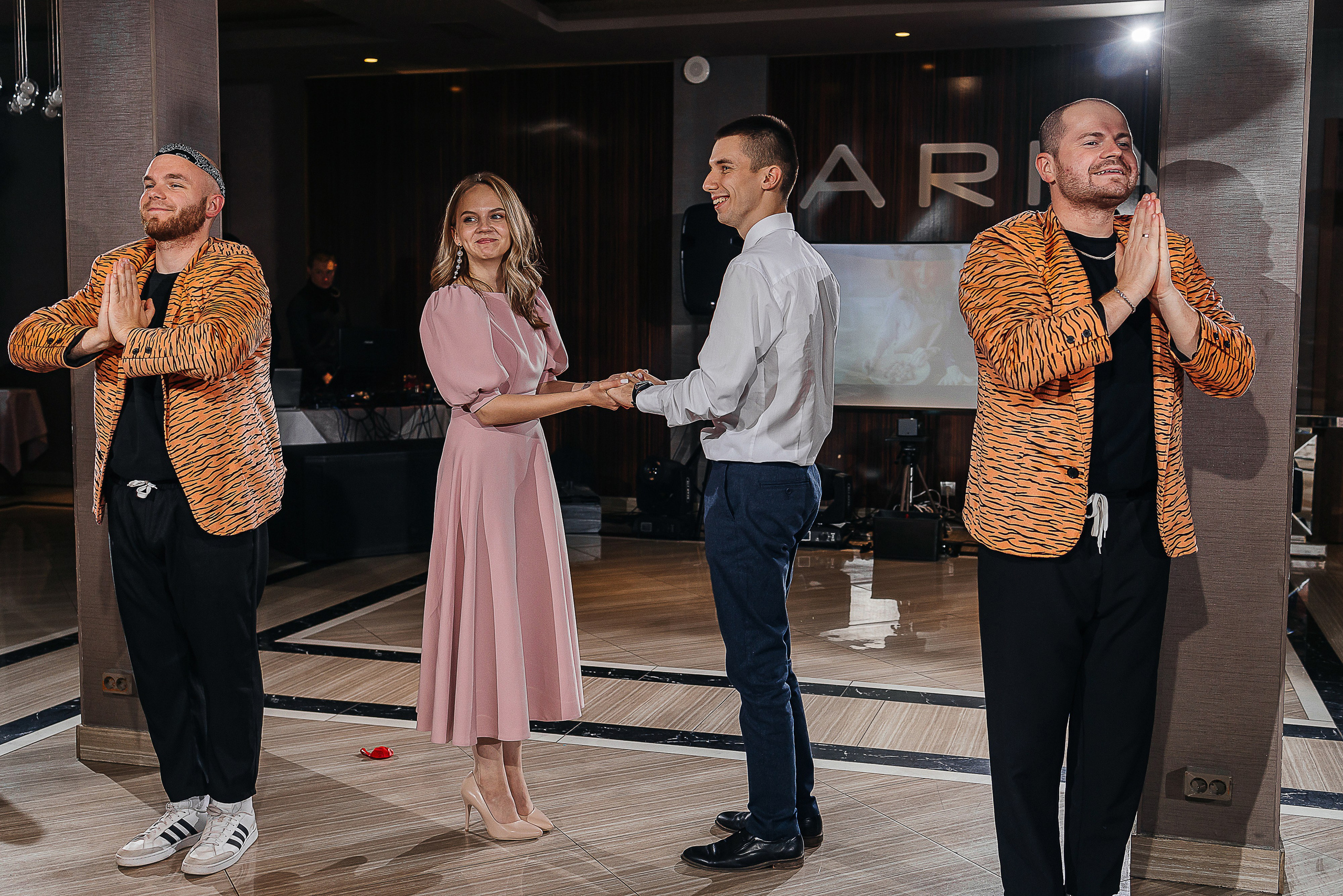 Роскошная выездная церемония в отеле. Олег Сверчков | Свадебный фотограф Вологда