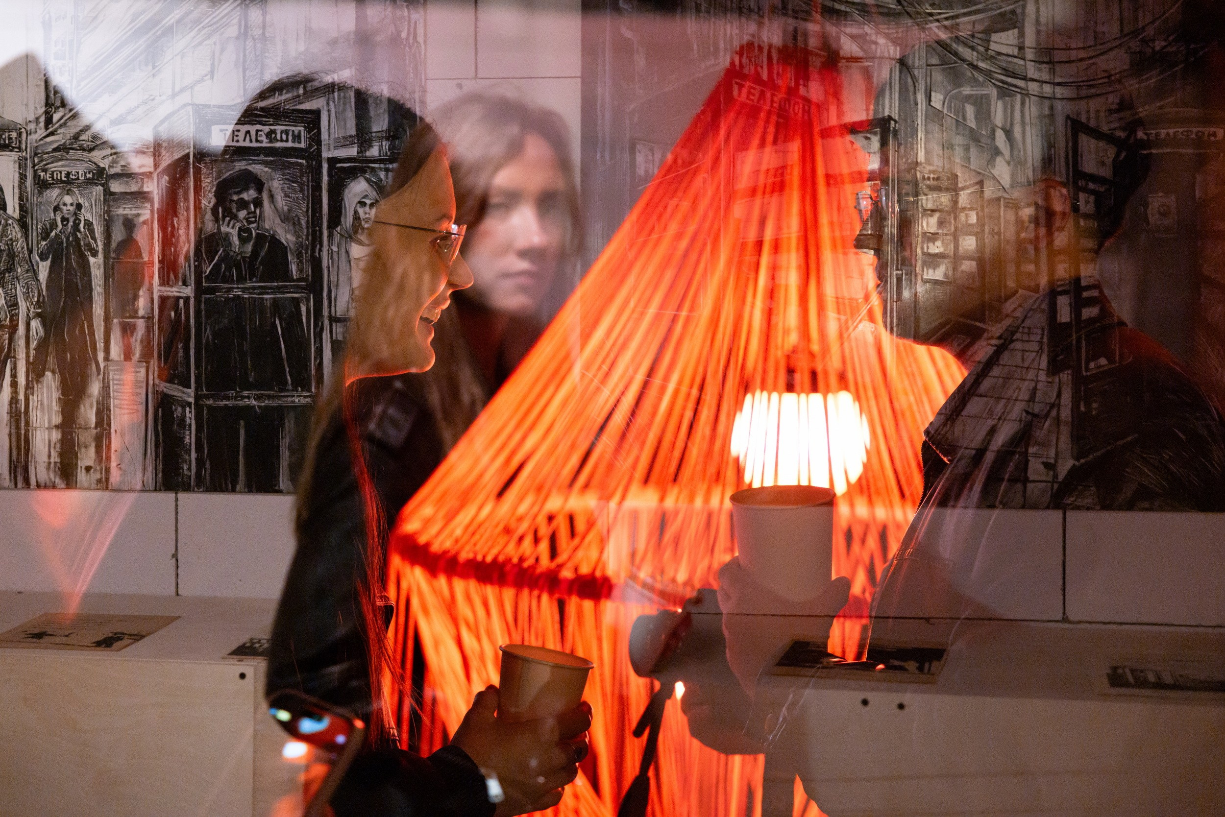 «Полуденно. Или как я провел лето» — вернисаж выставки современного искусства от Дома культуры (26 сентября 2025). Репортажный фотограф Алексей Пирязев