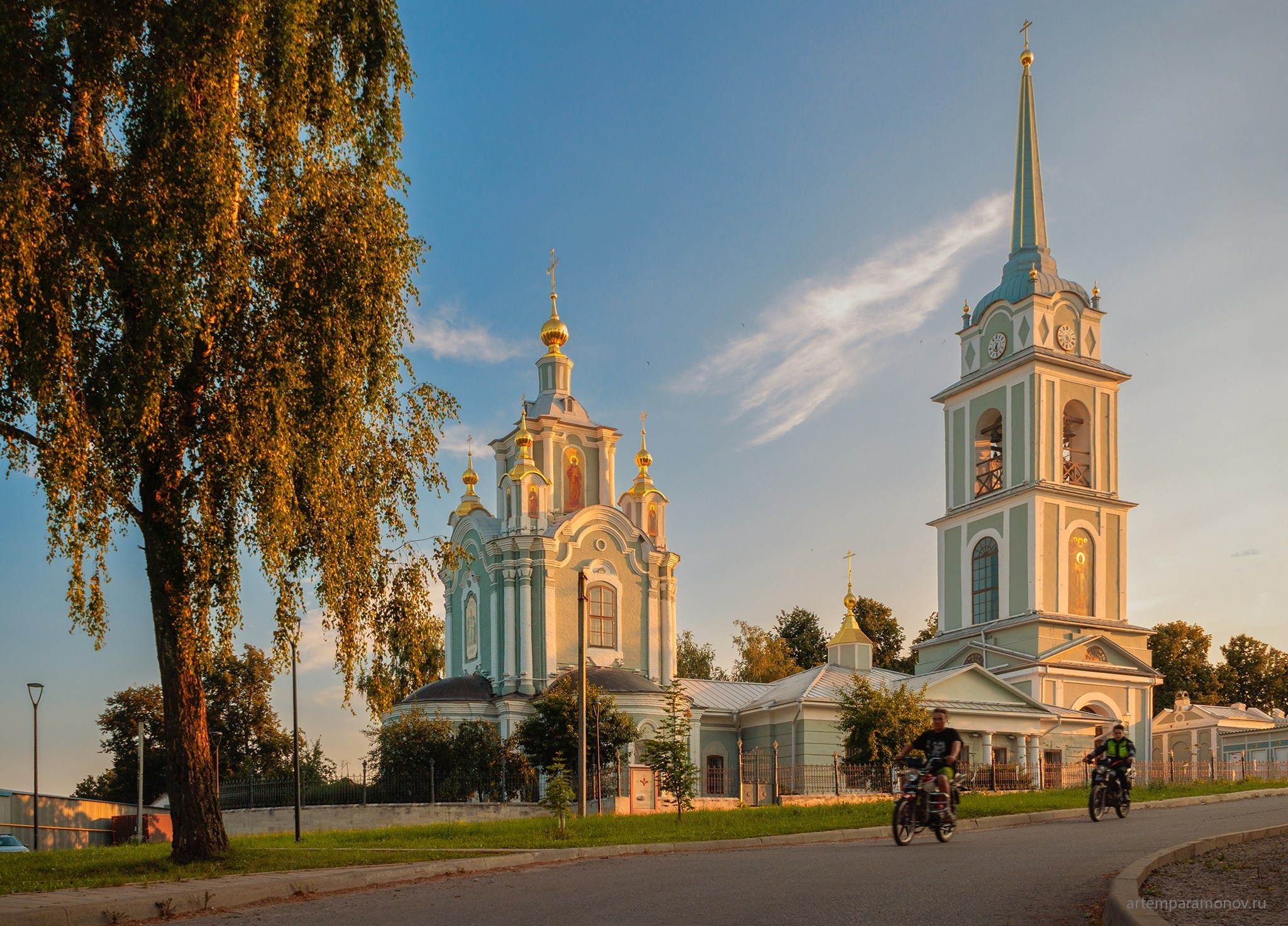 В лучах заката. Крапивна. Фотограф Артём Парамонов