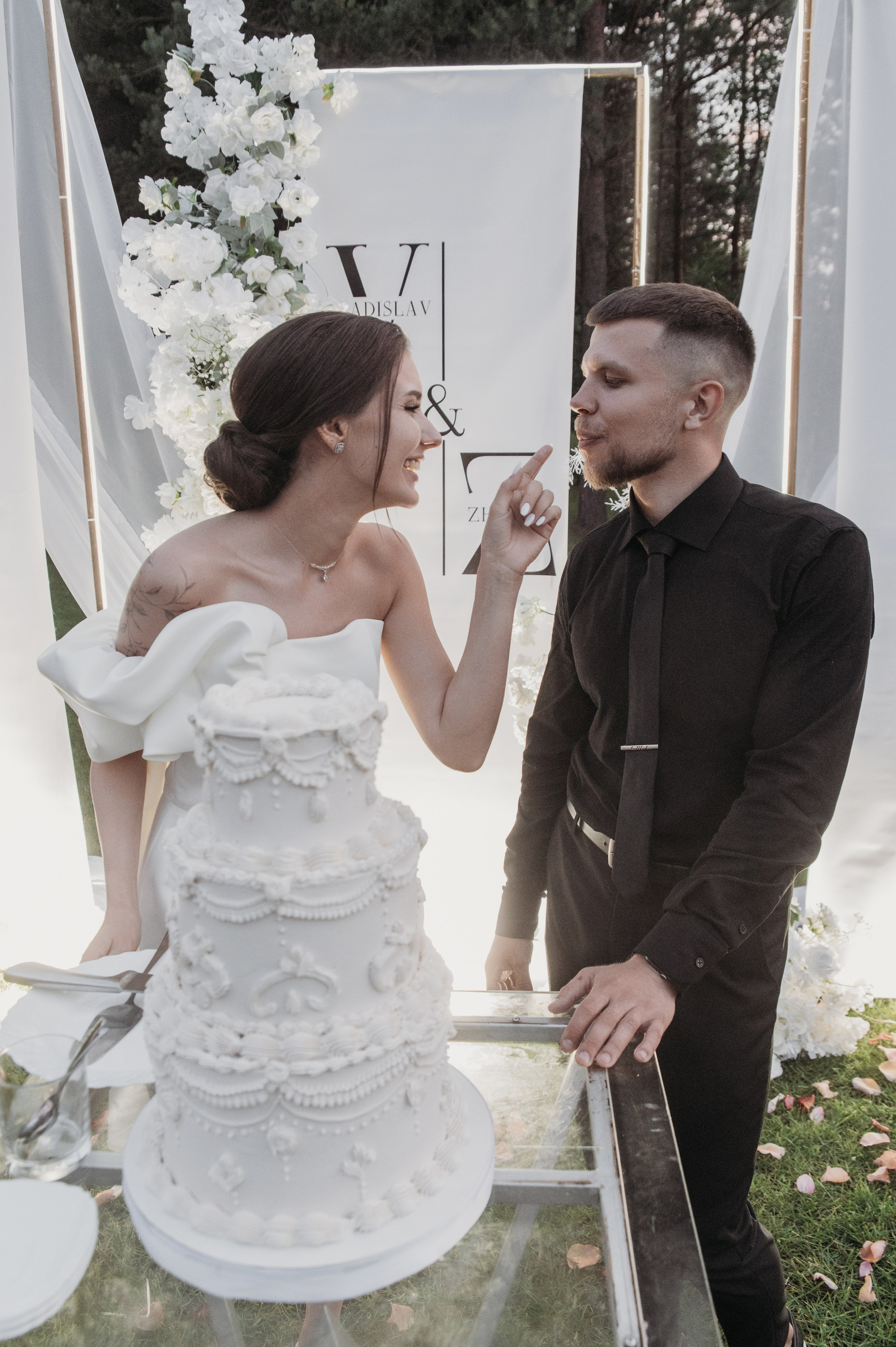 Свадебная фотосессия с утром невесты и красивым свадебным банкетом. Свадебный фотограф в Твери, Москве и Санкт-Петербурге Денисова Екатерина