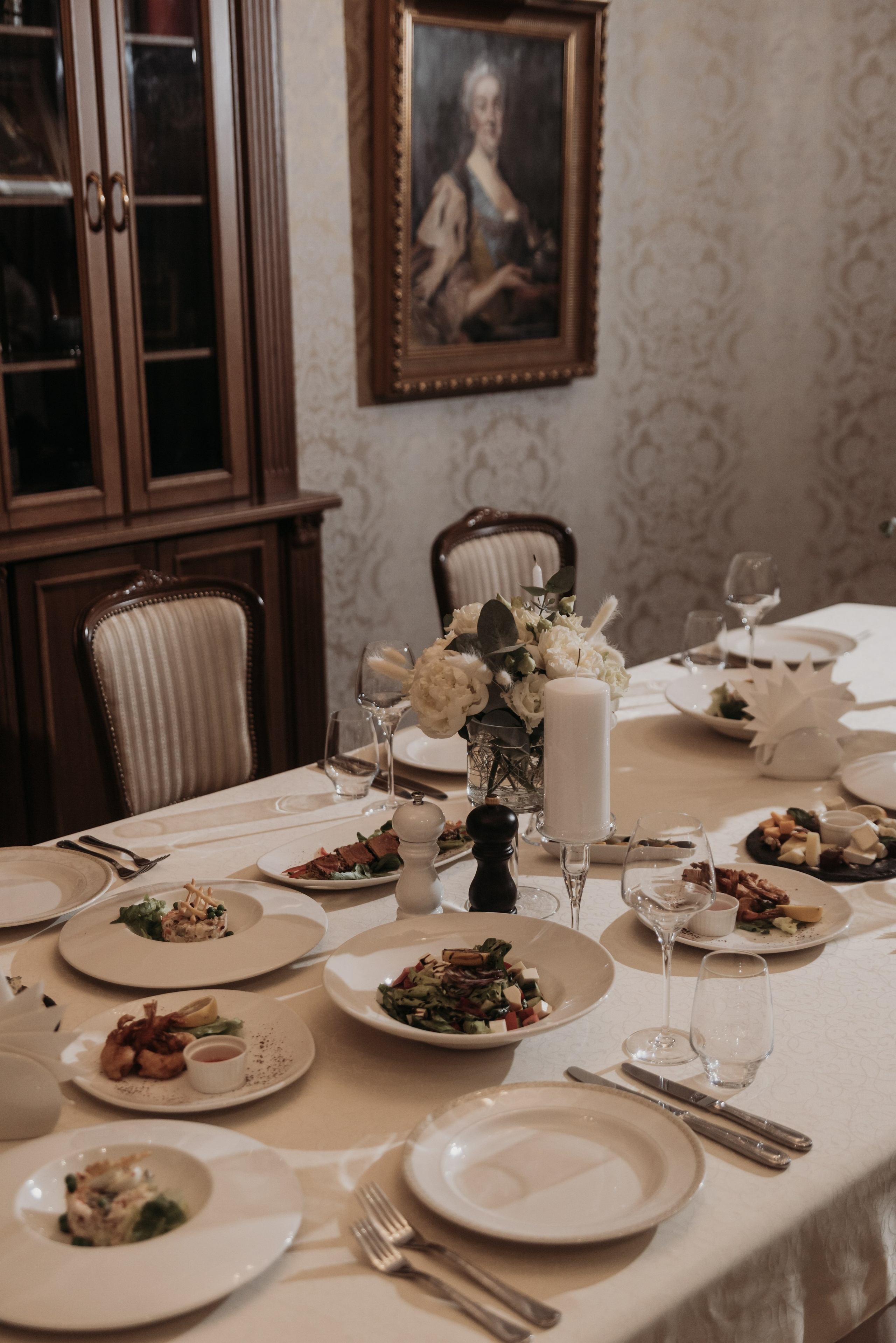 Свадебная фотосессия в Твери в красивой локации в замке в Московской области. Свадебный фотограф в Твери, Москве и Санкт-Петербурге Денисова Екатерина