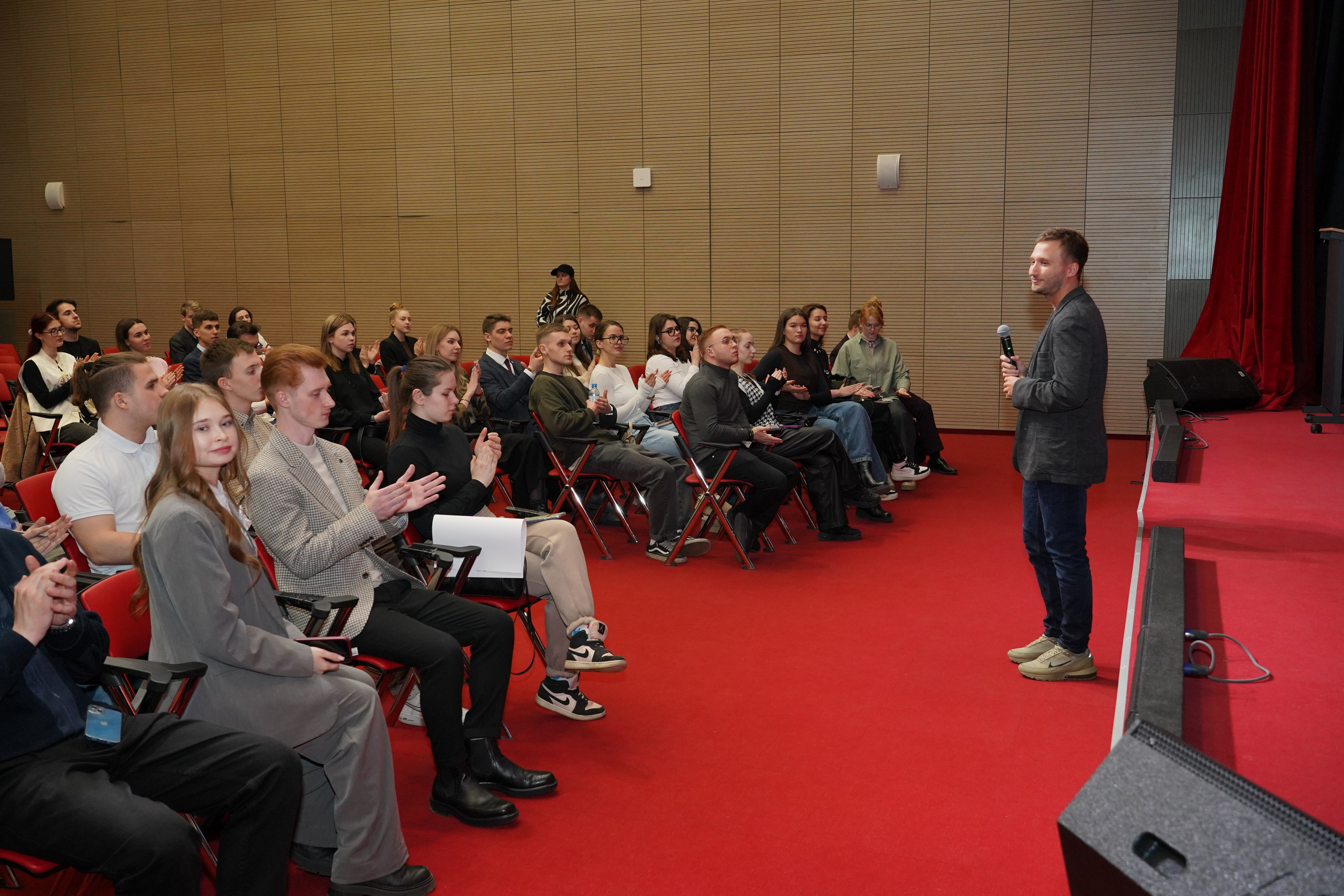 Фотограф на официальном мероприятии