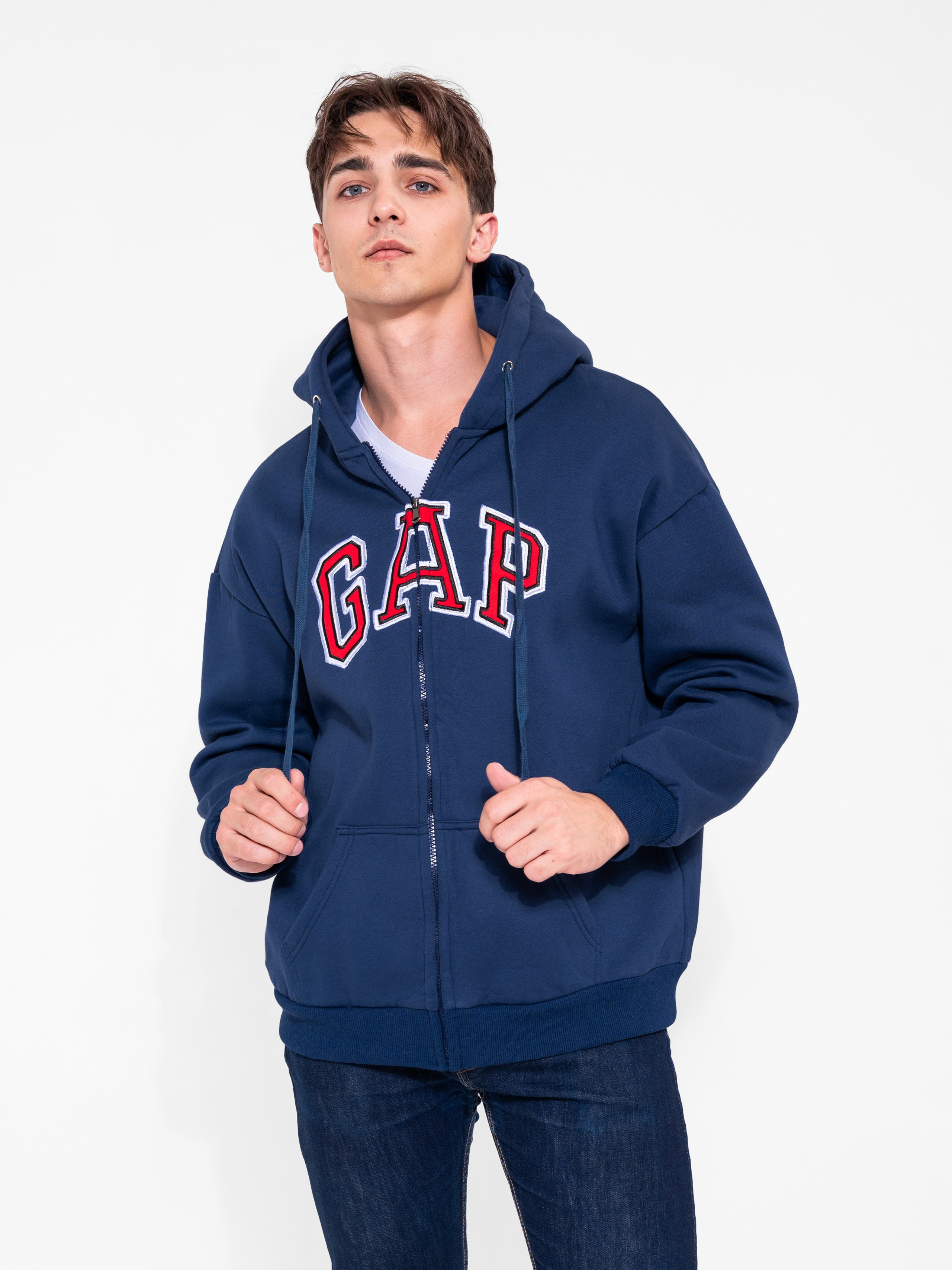 Олег. ТМ Продакшн — Съемка для маркетплейсов в Москве