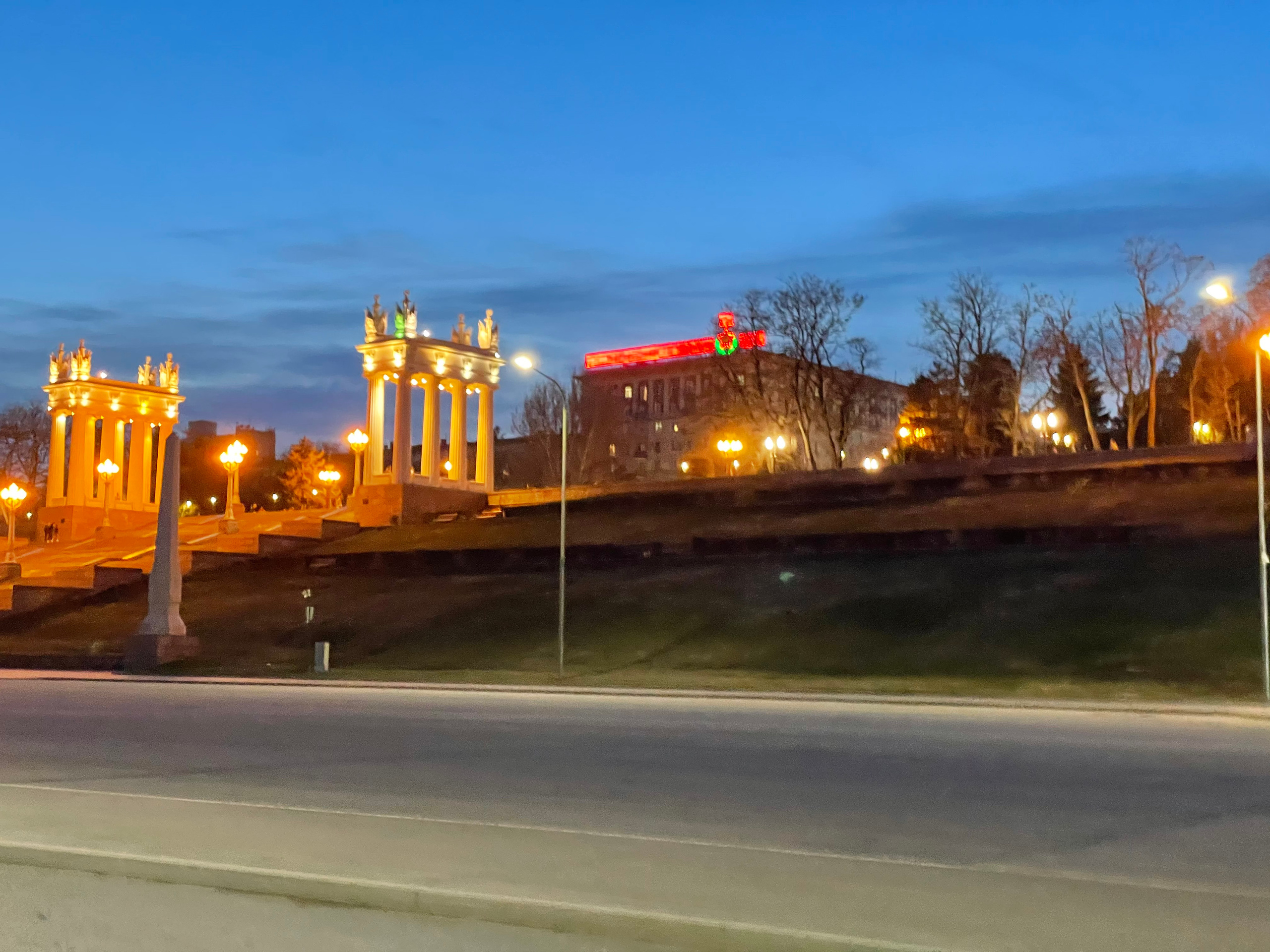 21 328 Лестница, пропилеи. ВИЗУАЛЬНЫЕ И ЗВУКОВЫЕ РЕШЕНИЯ ДЛЯ БИЗНЕСА И СЪЁМОК ТЕЛЕТЕЛА