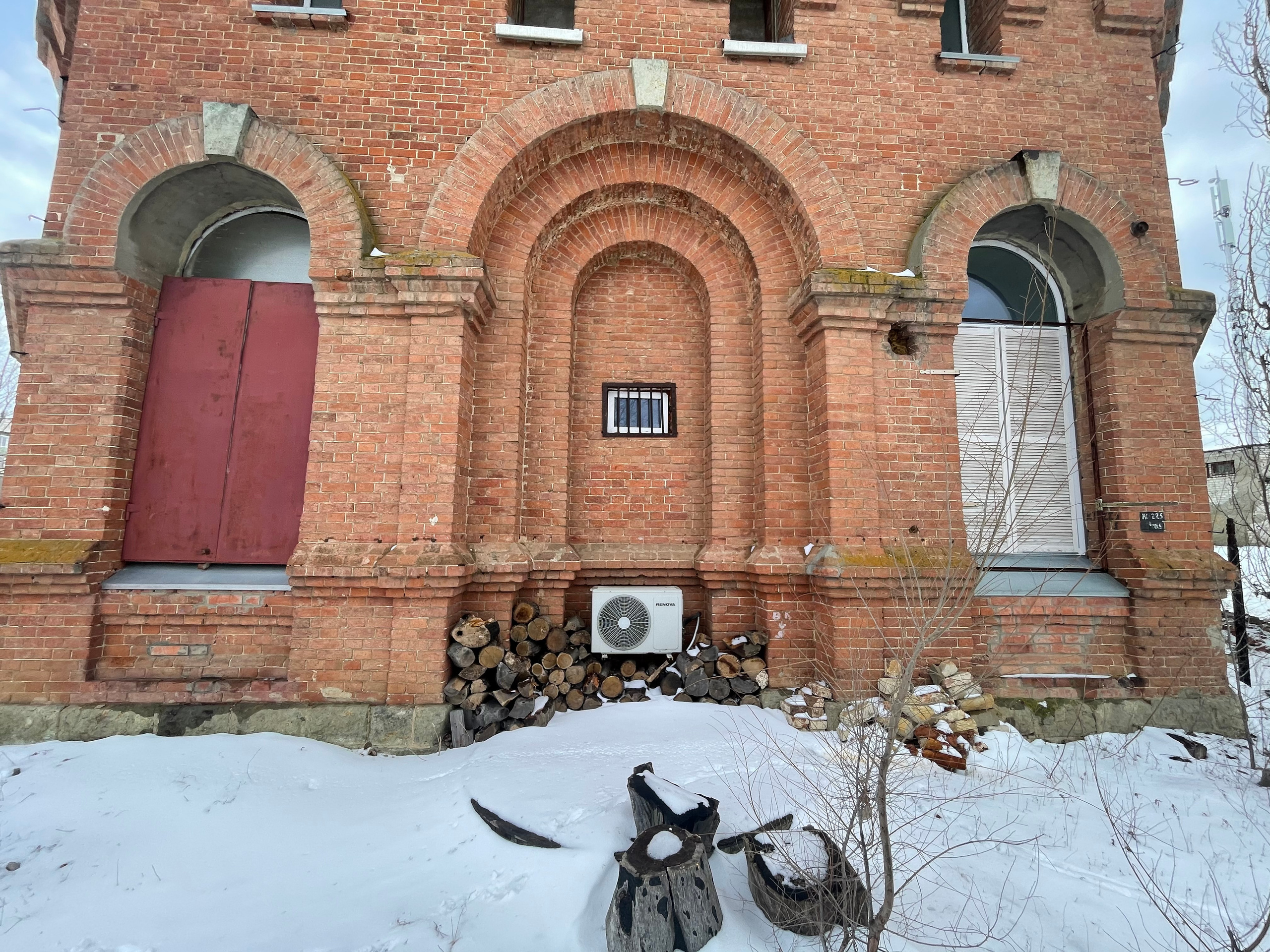 20 005 Здание красный кирпич. ВИЗУАЛЬНЫЕ И ЗВУКОВЫЕ РЕШЕНИЯ ДЛЯ БИЗНЕСА И СЪЁМОК ТЕЛЕТЕЛА