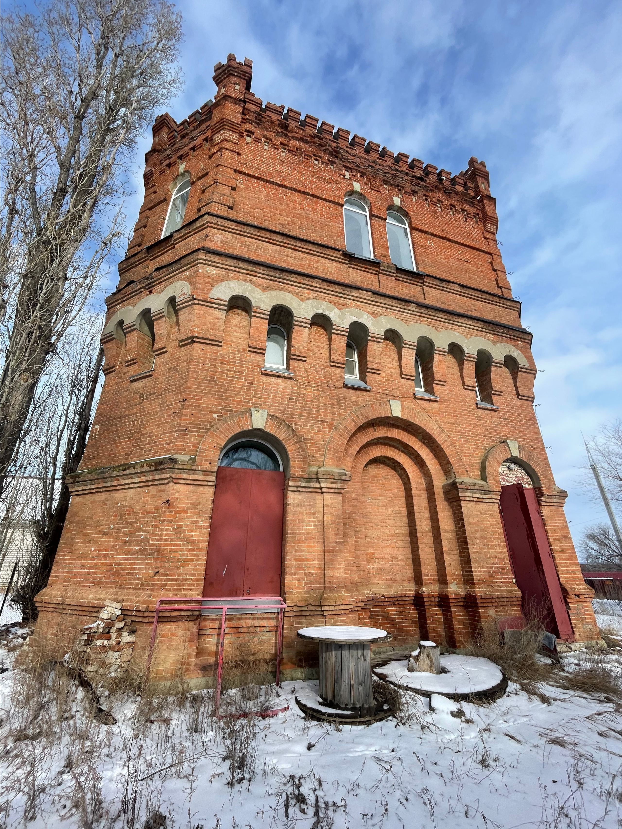 20 005 Здание красный кирпич. ВИЗУАЛЬНЫЕ И ЗВУКОВЫЕ РЕШЕНИЯ ДЛЯ БИЗНЕСА И СЪЁМОК ТЕЛЕТЕЛА