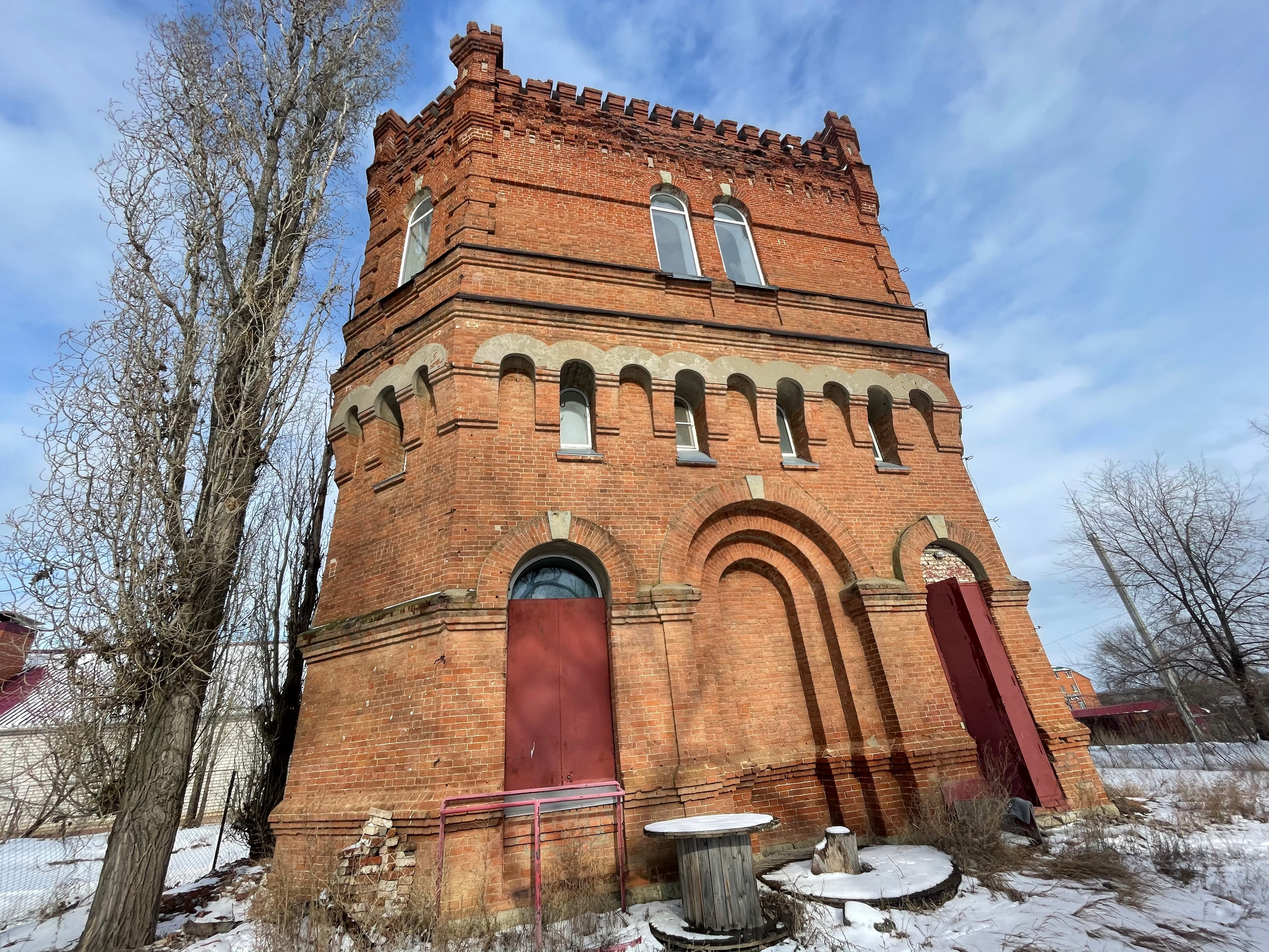 20 005 Здание красный кирпич. ВИЗУАЛЬНЫЕ И ЗВУКОВЫЕ РЕШЕНИЯ ДЛЯ БИЗНЕСА И СЪЁМОК ТЕЛЕТЕЛА