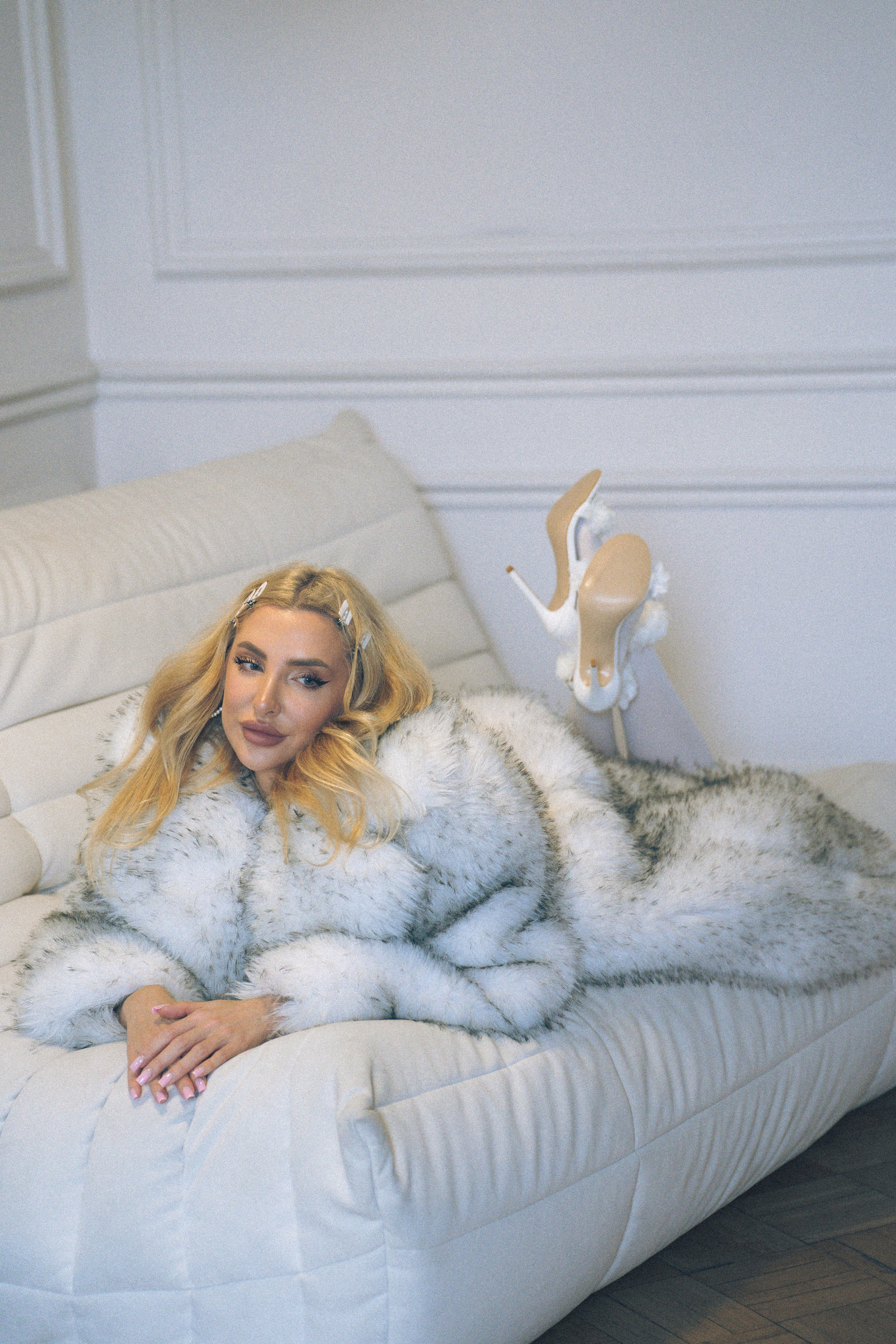 МИНИМАЛИЗМ В СТУДИИ НА ЧЕРНЫШЕВСКОЙ В СТУДИИ С БАЛКОНОМ. Профессиональный фотограф, Санкт-Петербург — Виктория Богомолова