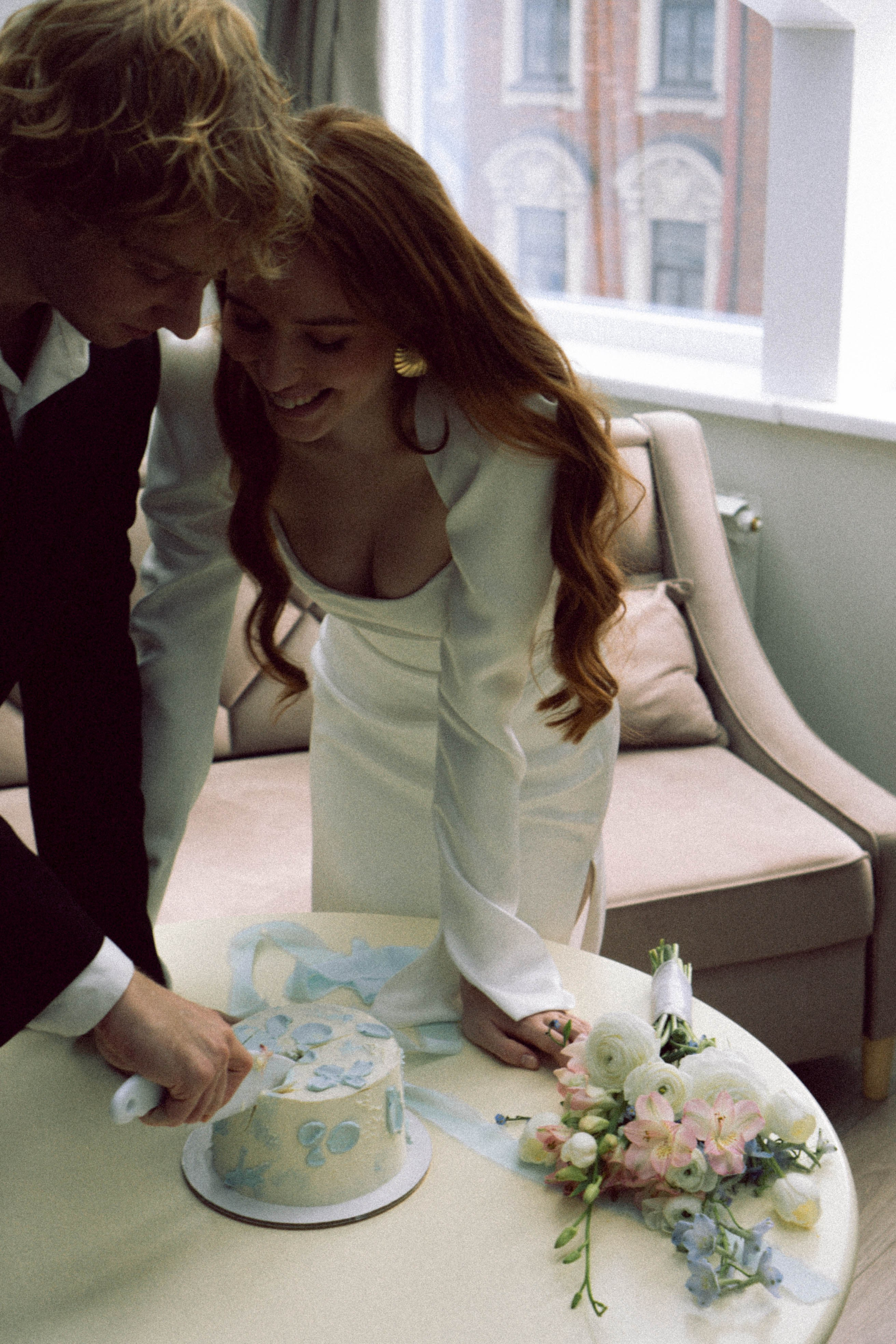 СВАДЕБНАЯ СЬЕМКА В ОТЕЛЕ. СБОРЫ ЖЕНИХА И НЕВЕСТЫ И ТАКЖЕ ТОР И ПОДГОТОВКА К ПРОГУЛКЕ. Профессиональный фотограф, Санкт-Петербург — Виктория Богомолова