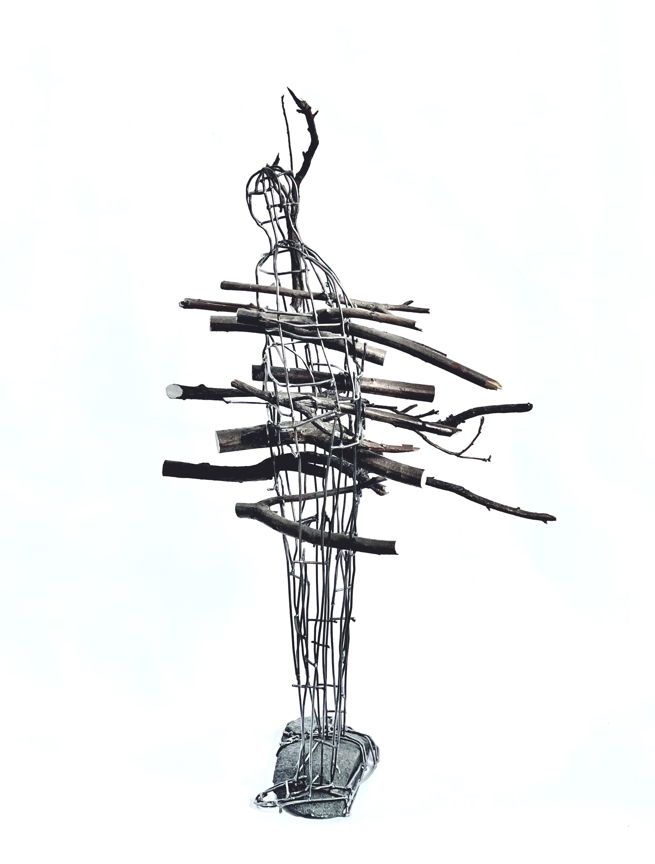 Пойманный лесом / caught by the forest_2023. Художник — скульптор Антонина Фатхуллина