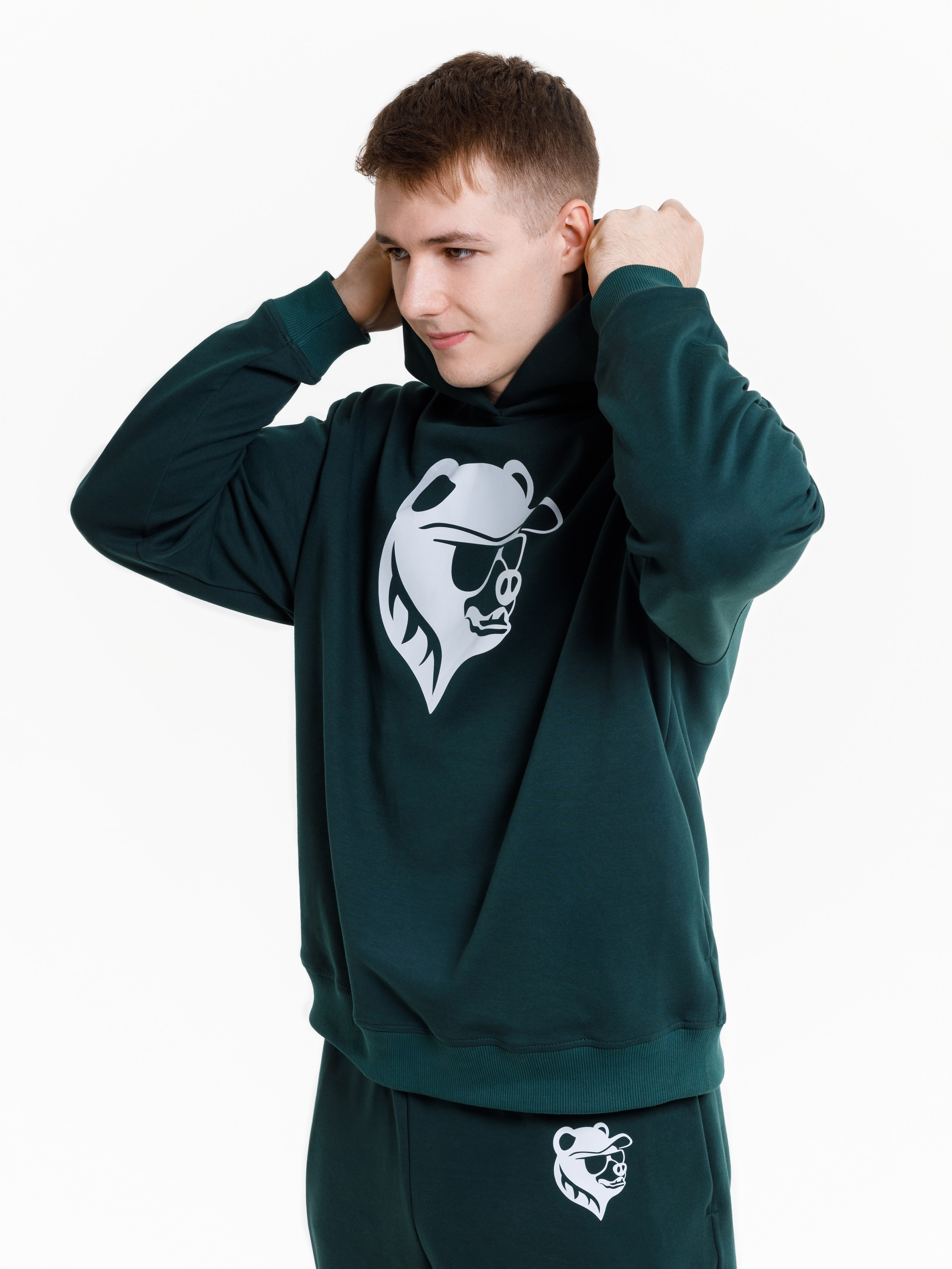 Съемка мужского спортивного костюма для Wildberries. СЕМЕЙНЫЙ И ПРЕДМЕТНЫЙ ФОТОГРАФ — ЛЕНА ГОНЧАР | КРАСНОДАР | МАЙКОП