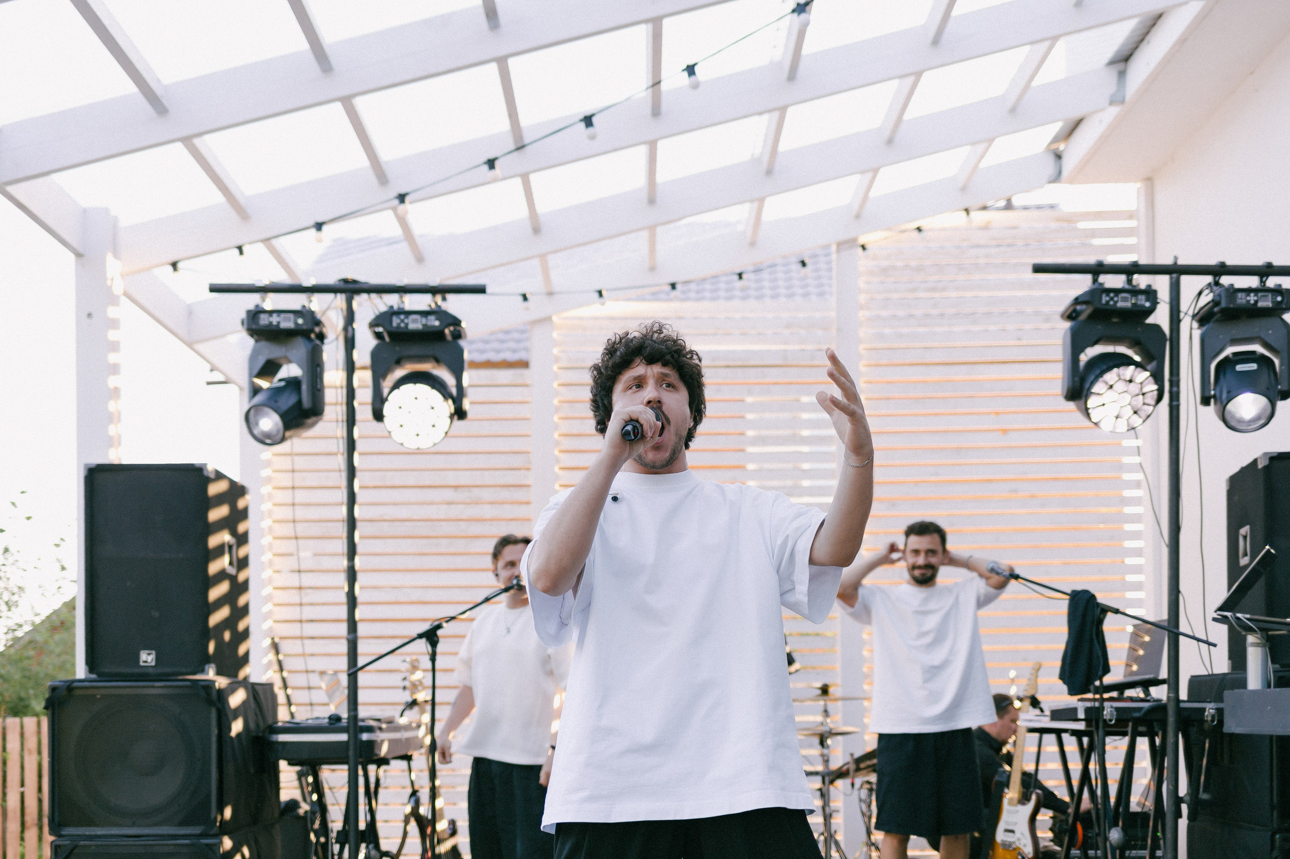 Плюс тридцать градусов на лужайке. Фотограф Андрей Куськало