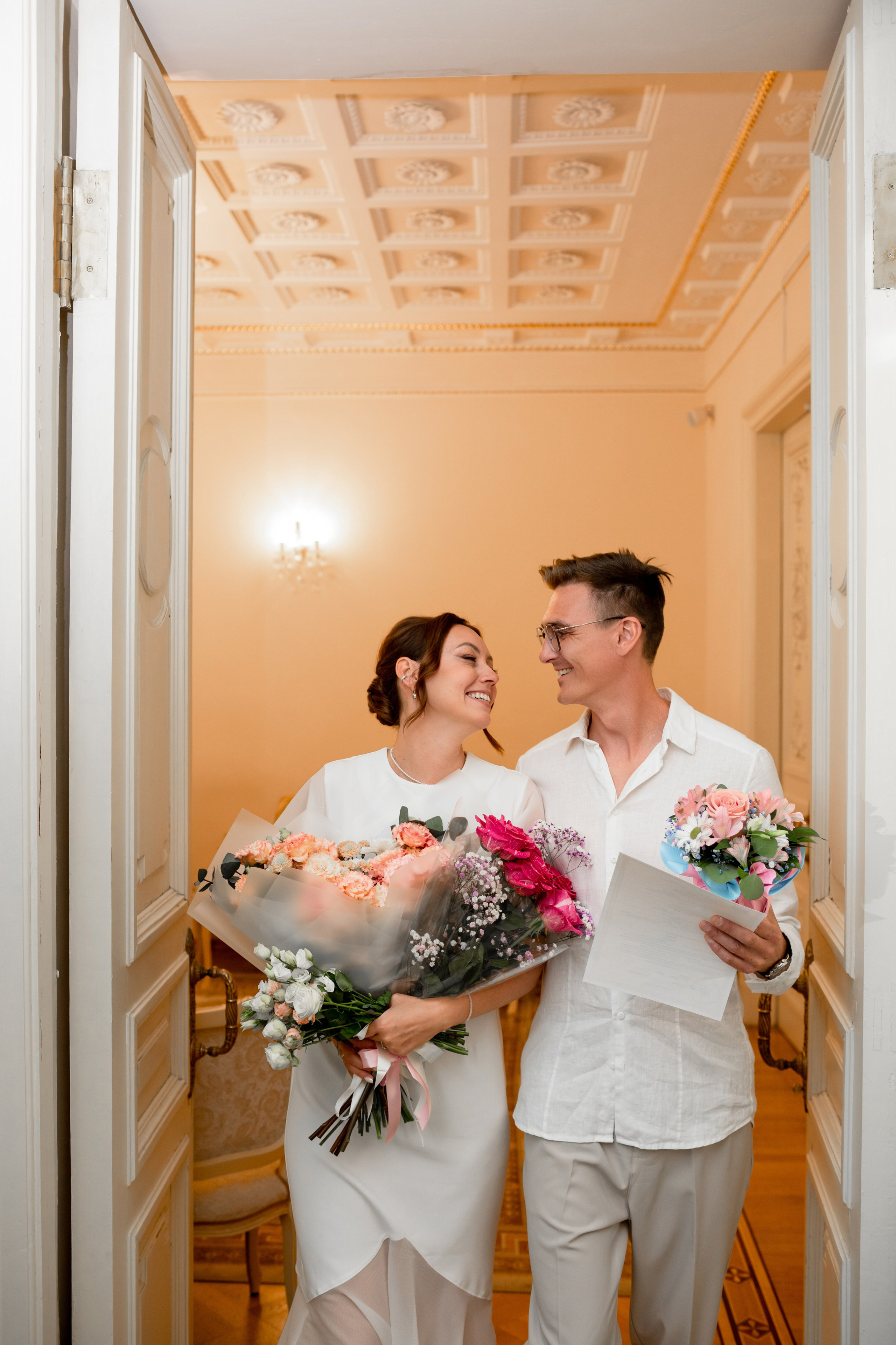 Свадебная фотопрогулка в Петербурге летом. Свадебный фотограф Кирилл Белый