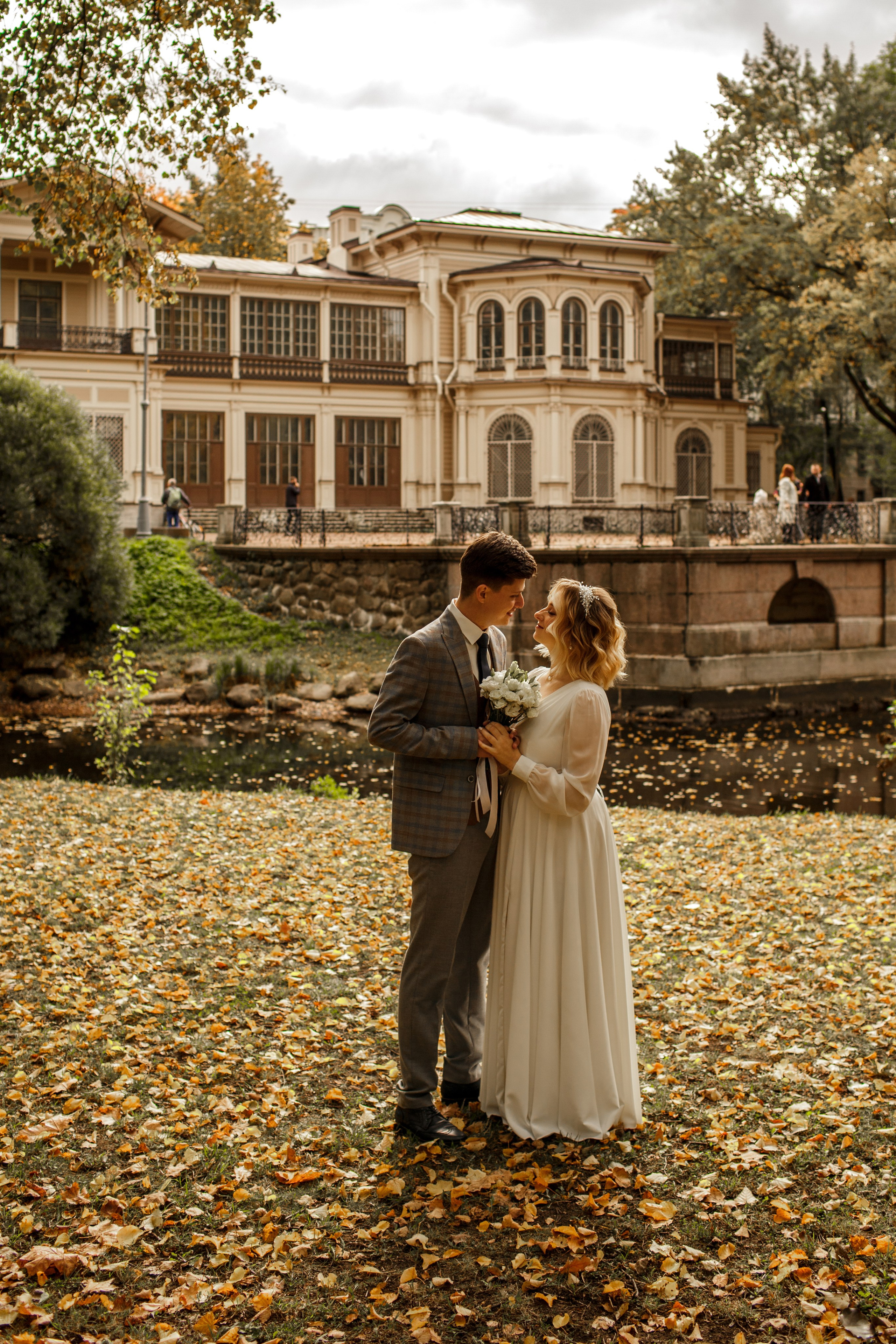 Татьяна и Евгений. Золотая осень на Петроградской стороне и в Пушкине. Свадебный фотограф Кирилл Белый