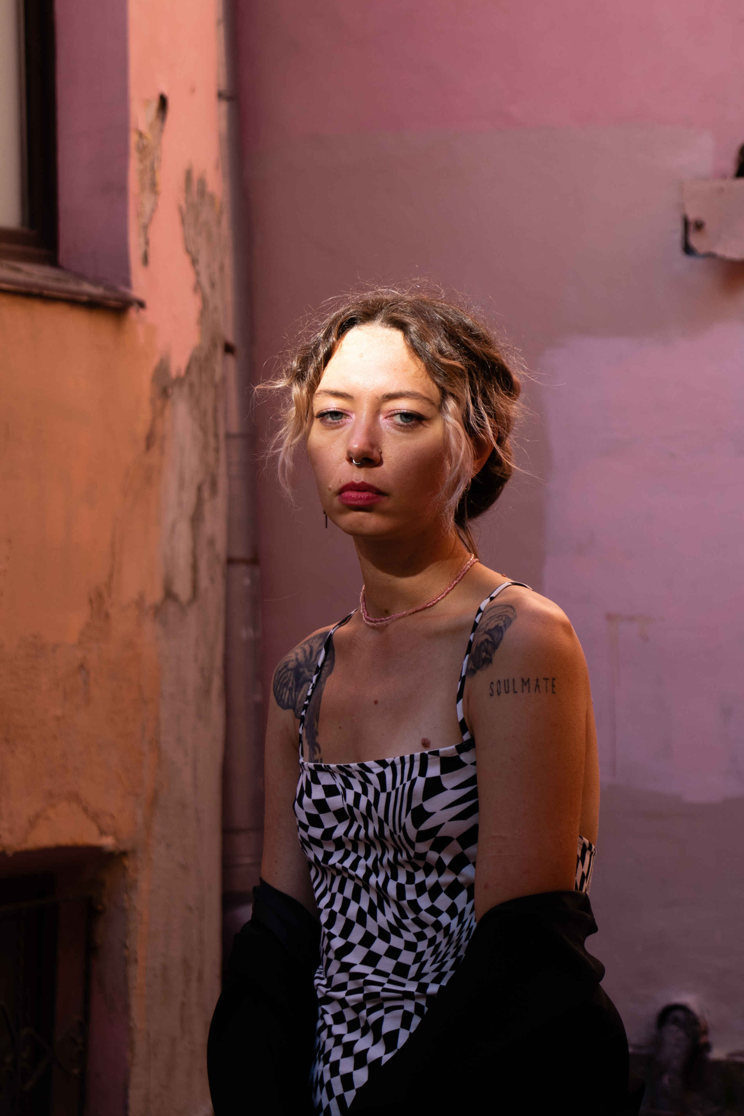 Портретная фотосессия. Обратная сторона фасада | фотограф СПб