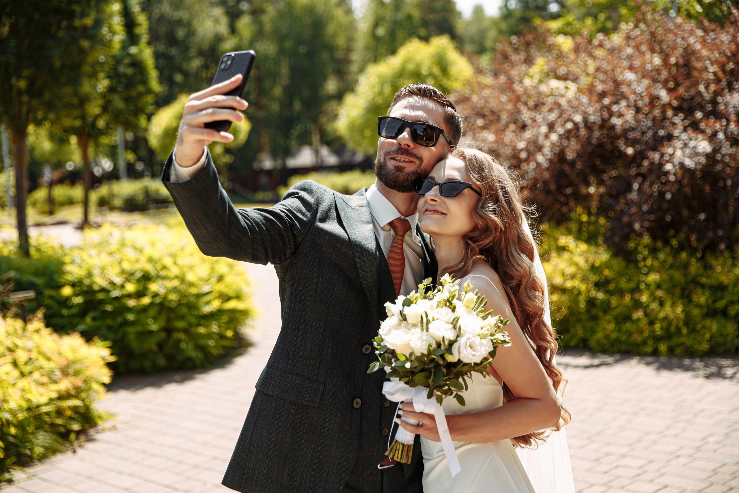 Свадебная фотосессия с кабриолетом и в загородном клубе Artiland. Свадебный фотограф Москва и МО Сергей Киржаев