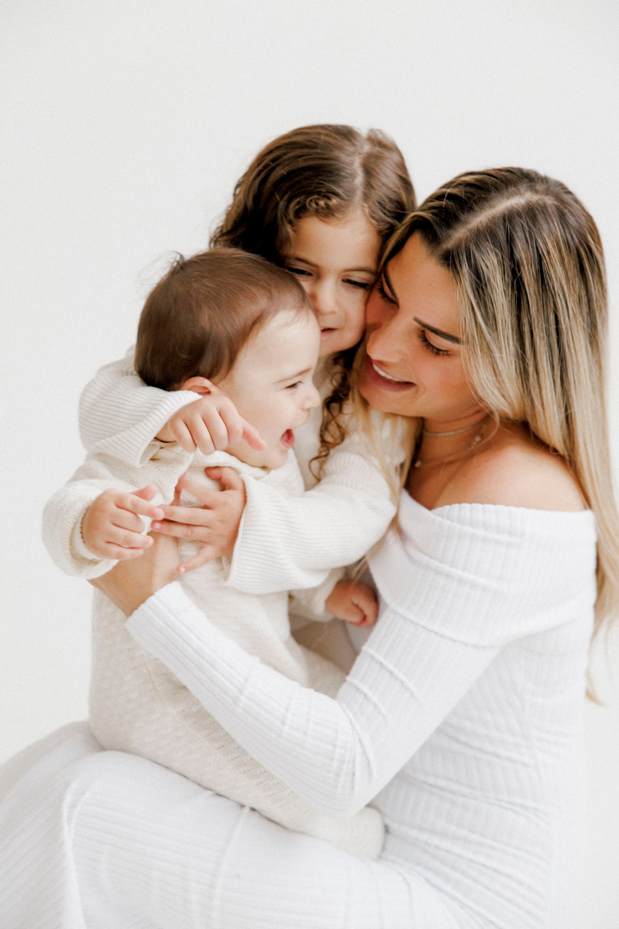 Family photoshoot in White Studio. Wedding and family photographer