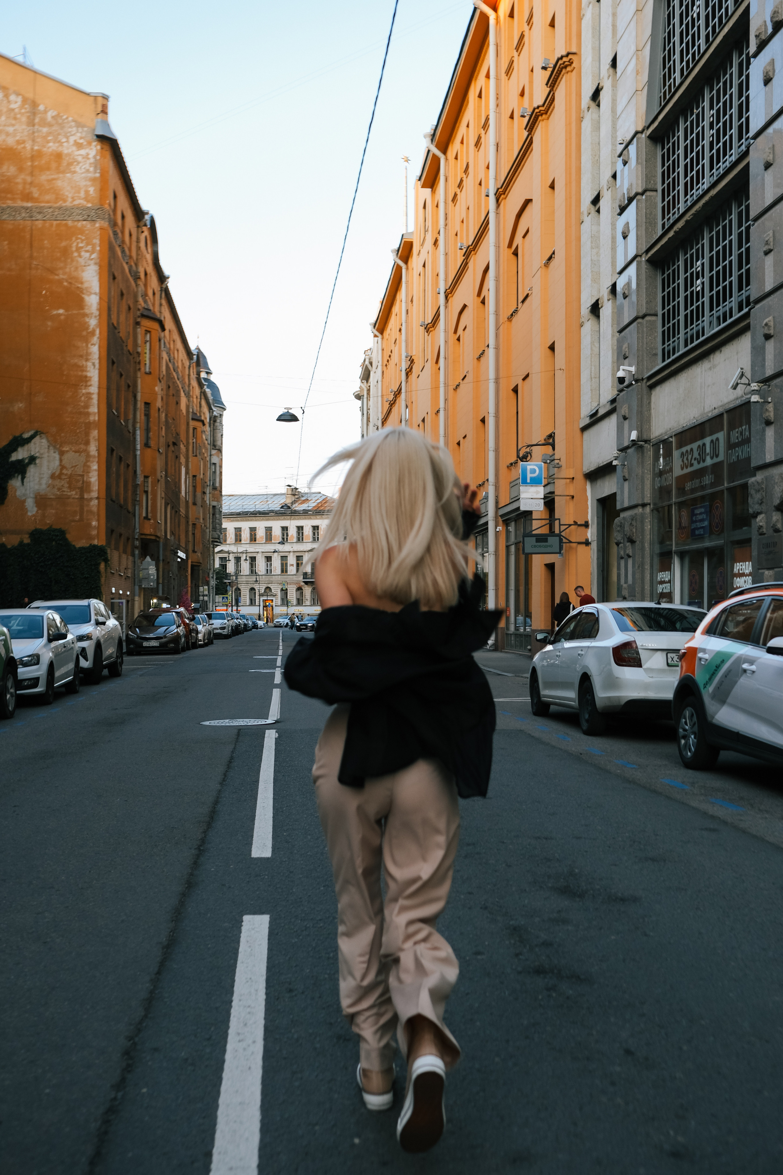 бегущая девушка