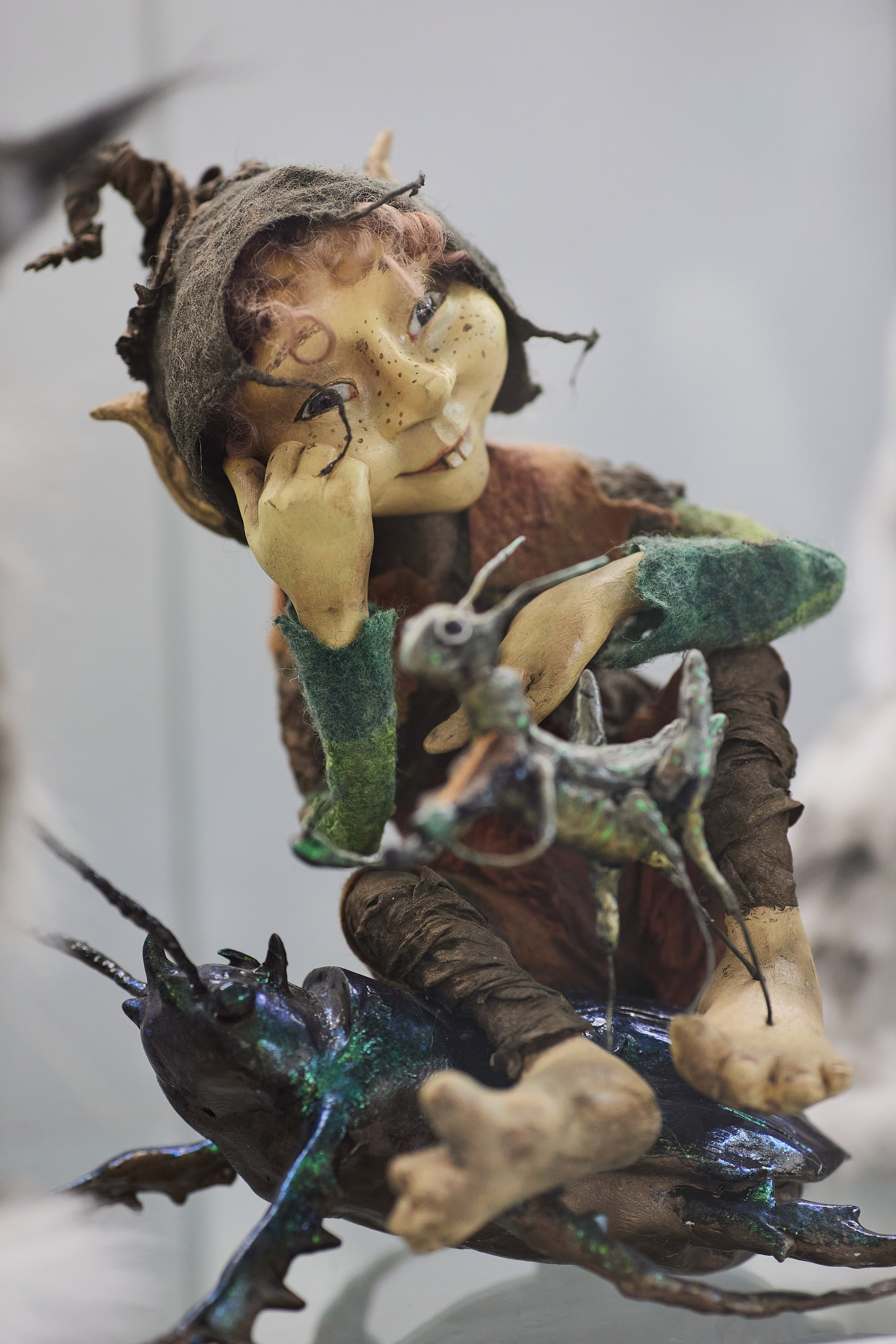 Фигурка пикси в окружении насекомых - кукла ручной работы с выставки в Находке