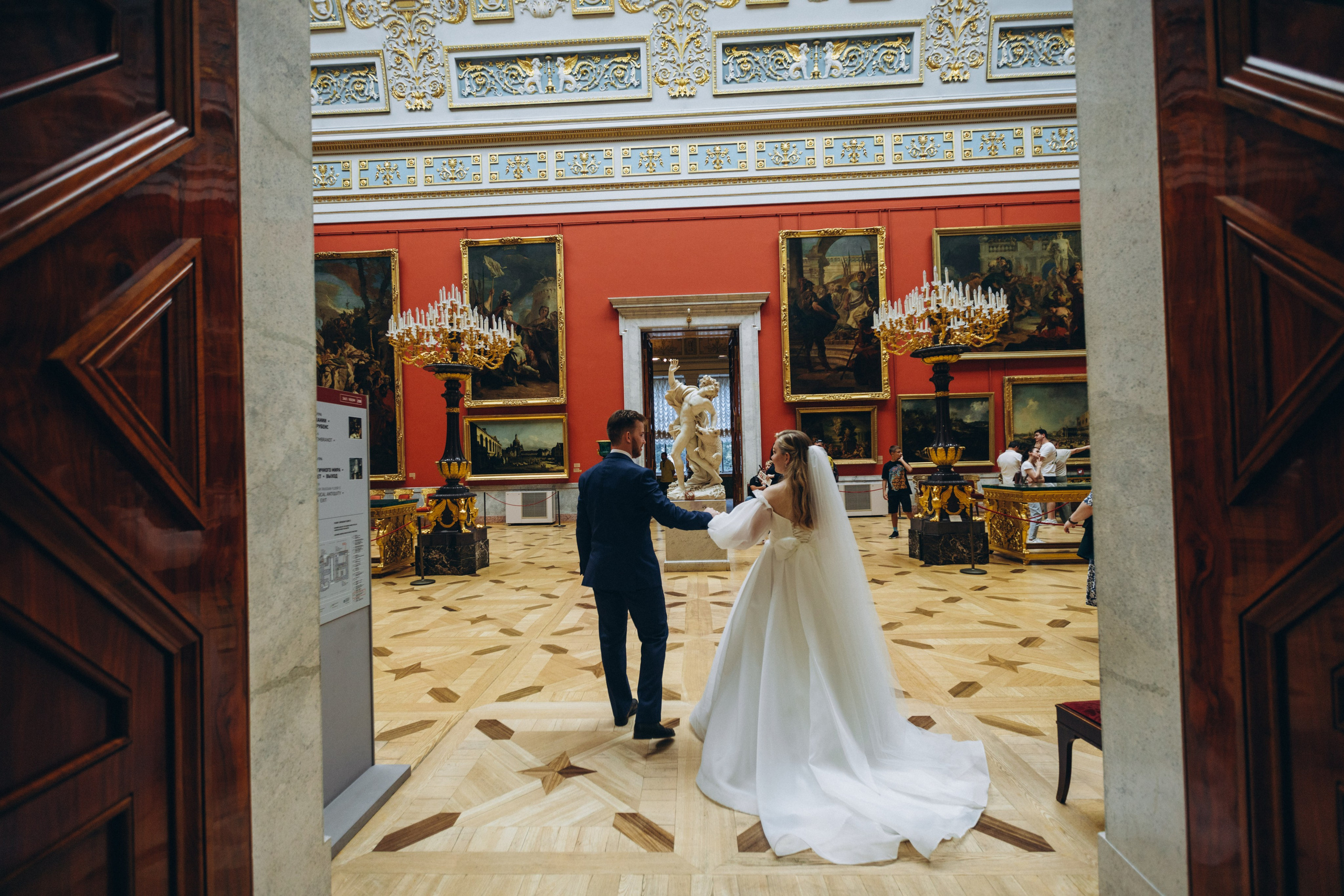 Прогулка в Эрмитаже. Свадебный и семейный фотограф в Санкт-Петербурге Яцына Юрий. Видеоопер