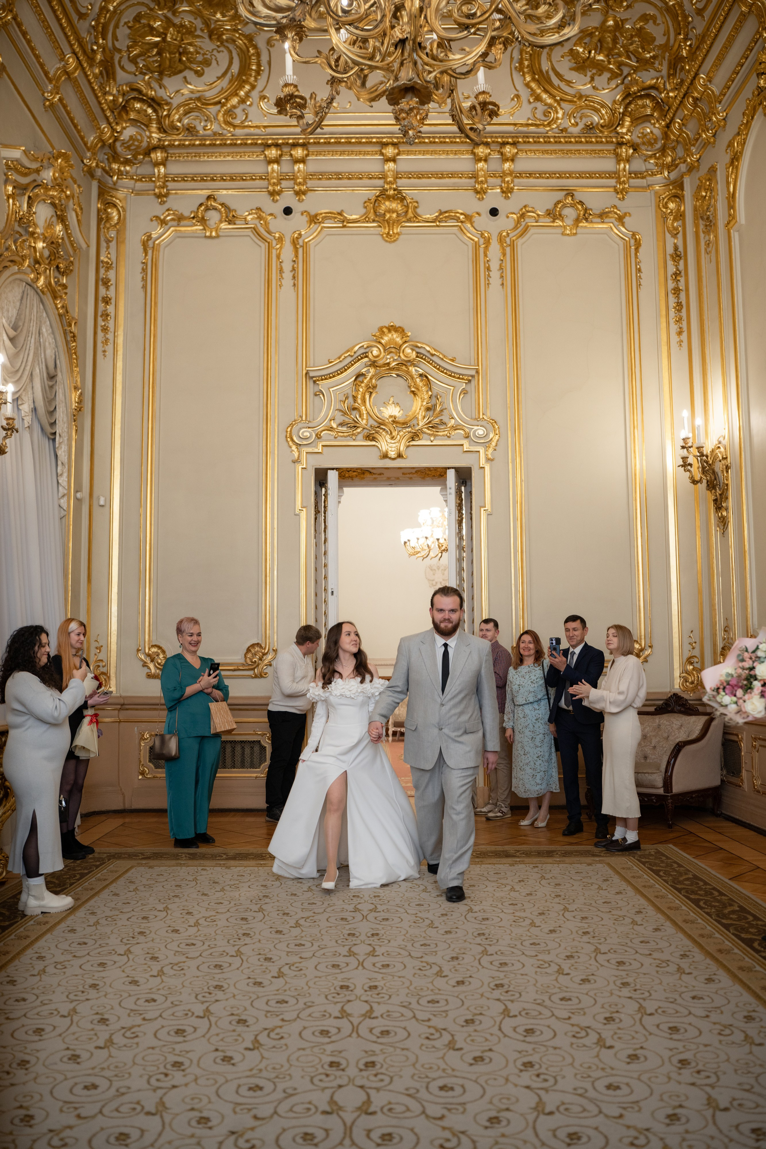 Свадебная фотосессия в Эрмитаже. Свадебный фотограф Александр Невский в Санкт-Петербурге