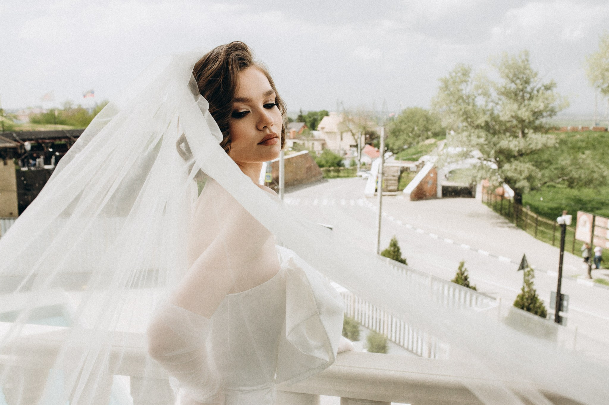 Любовь в индустриальном свете: свадебная фотосессия в стильном интерьере. Семейный и свадебный фотограф Ростове-на-Дону