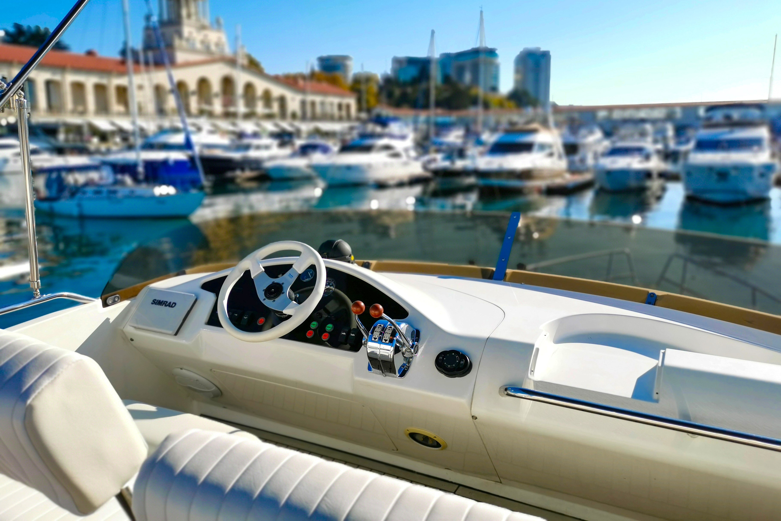 Яхта Уно Аренда Яхты в Сочи Яхтанаморе YACHTNAMORE YACHTANAMORE