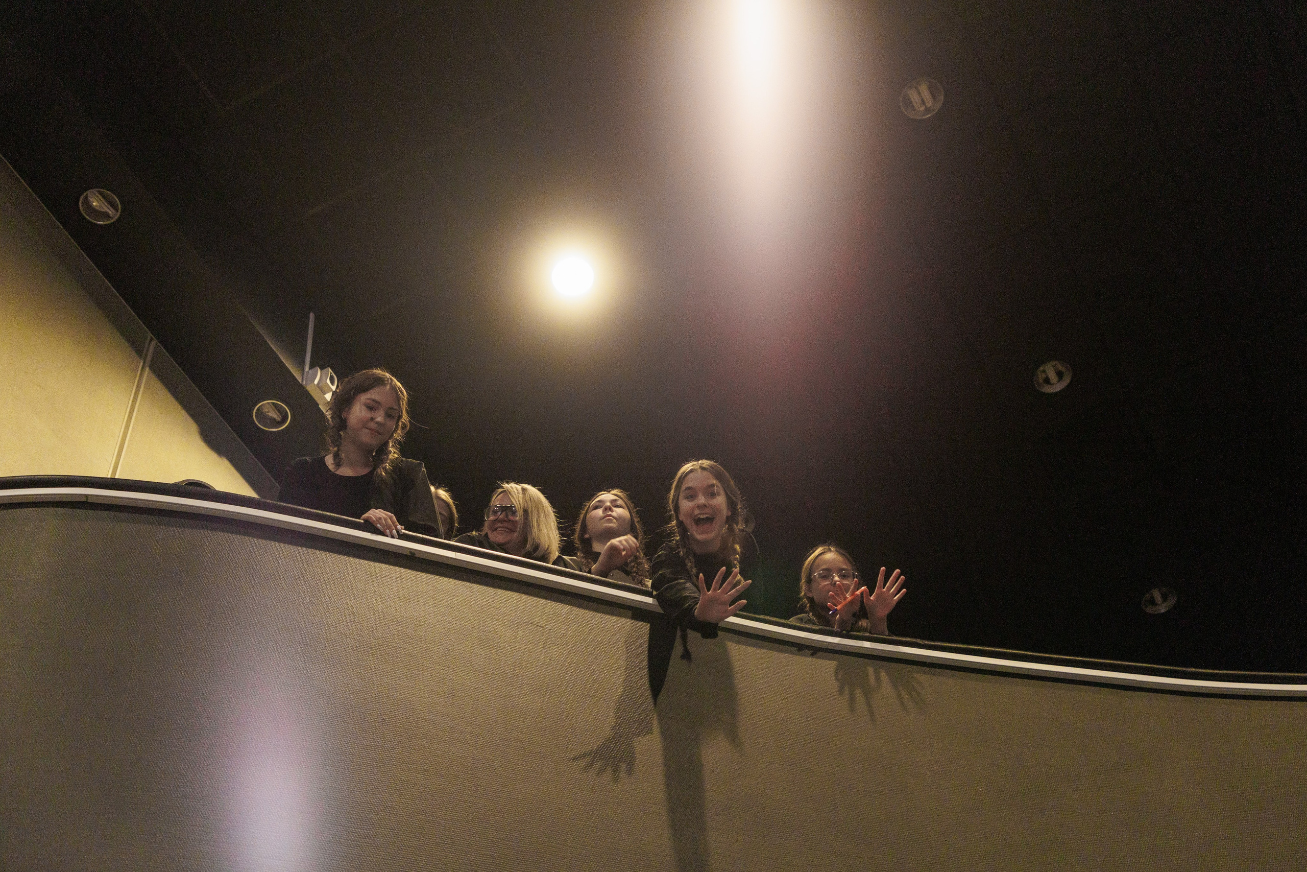 Выксунская премьера «Громко и Честно. Бонд с кнопкой». Фотограф городских и семейных событий Артем Карпухин