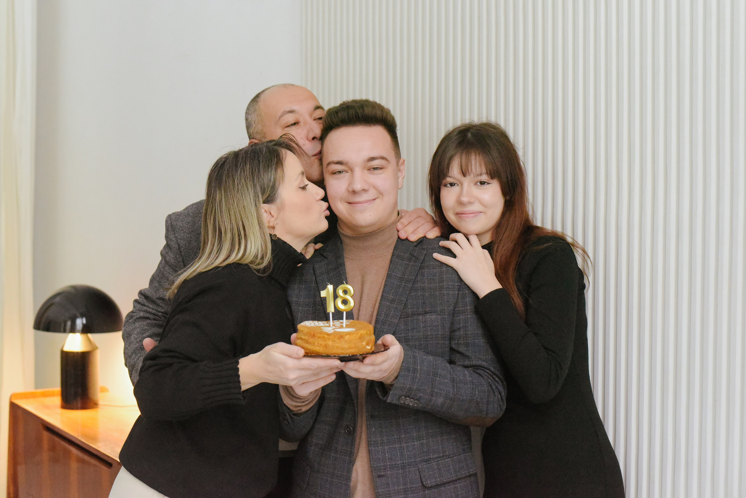 Молодые родители и взрослые дети. Фотограф Лола Волна, город Москва