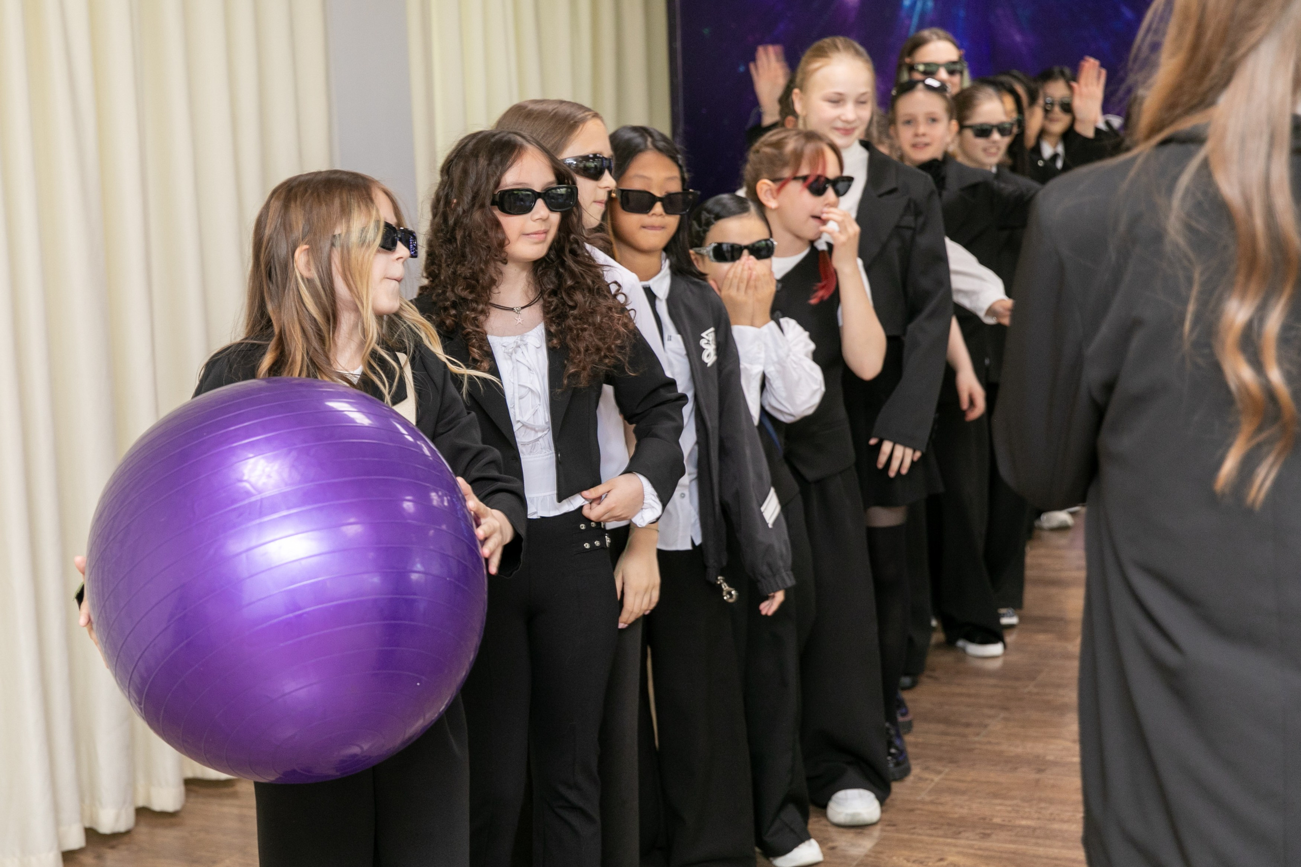 Выпускной 4 класс Гимназия 3 2025. Школьный и детский фотограф в Южно-Сахалинске Анастасия Лескова