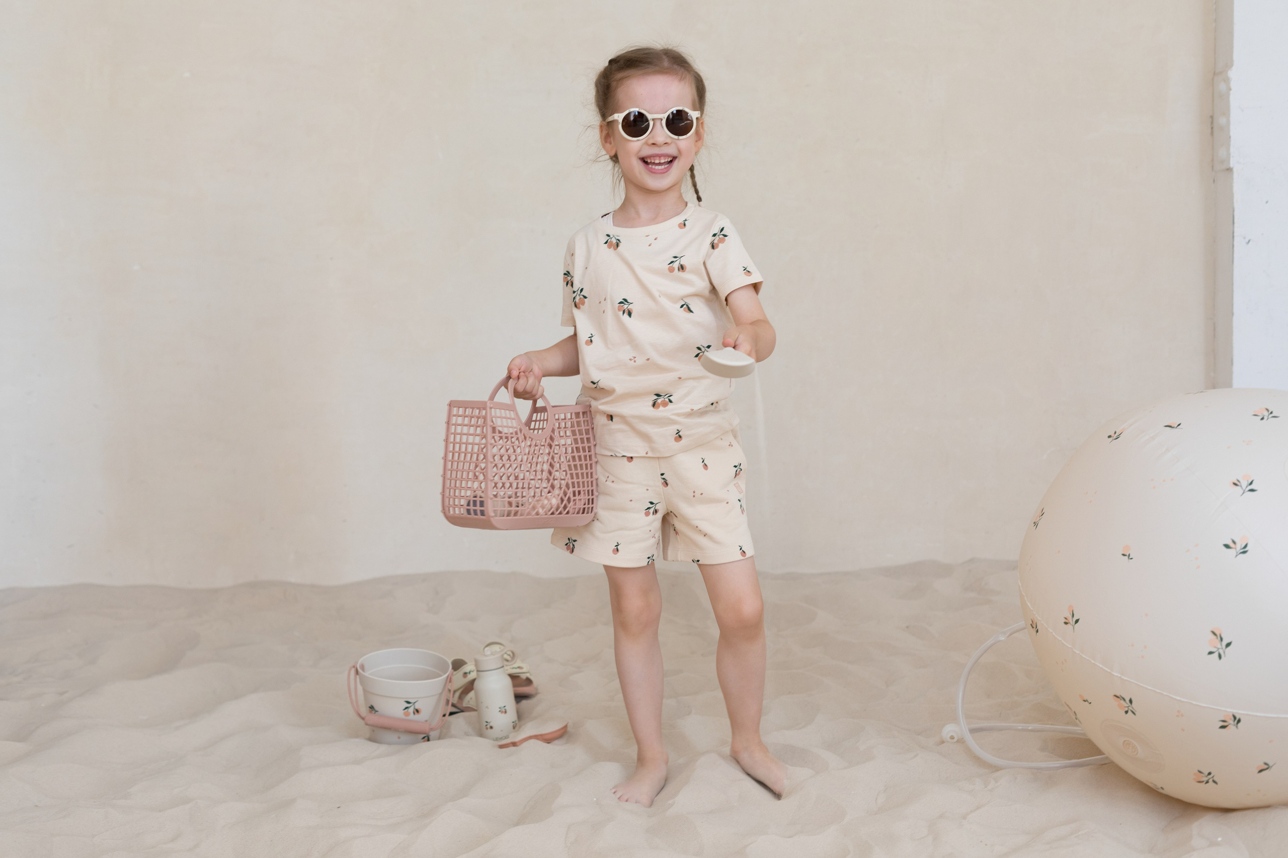 Фотосессия в песке для детского бренда. Детский и контент фотограф Надя Волкова Санкт-Петербург