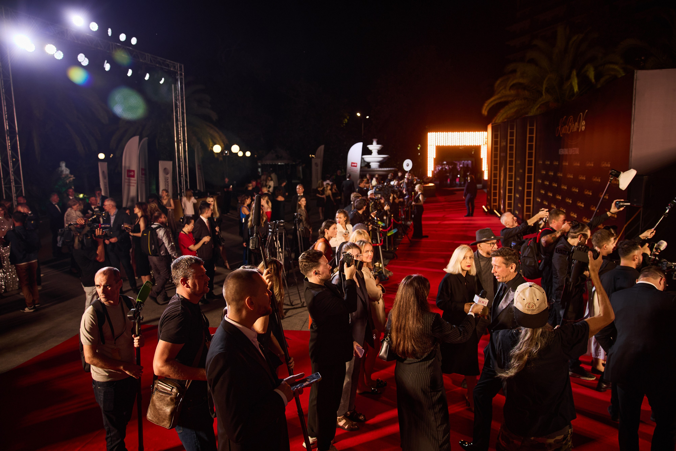 Фотосъемка репортажа кинофестиваля. Профессиональный фотограф в Сочи Виктория Джой. Обучение