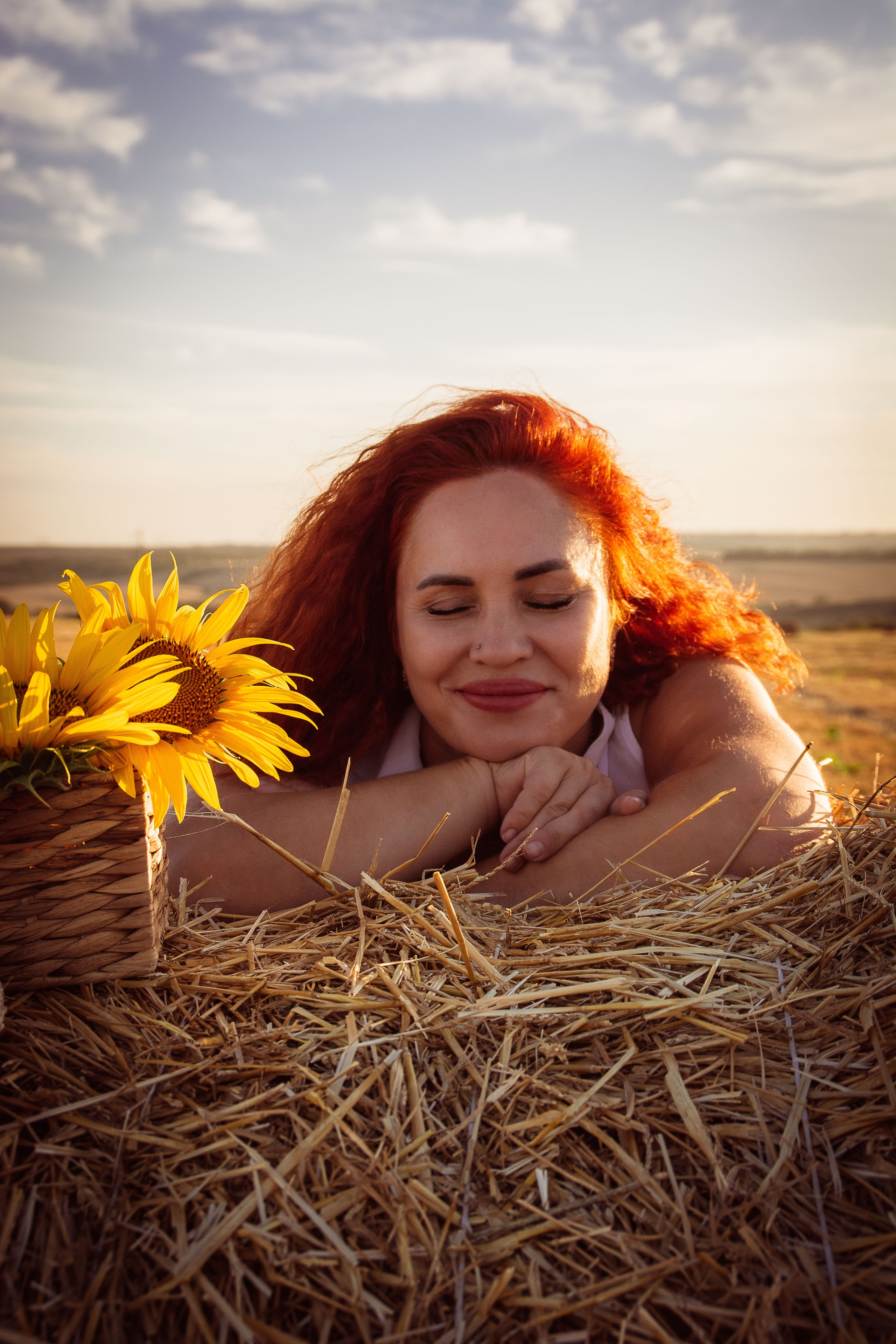 Фотосессия в тюках сена, в соломе. Елена Волкова семейный фотограф в станице Гостагаевской города-курорта Анапа