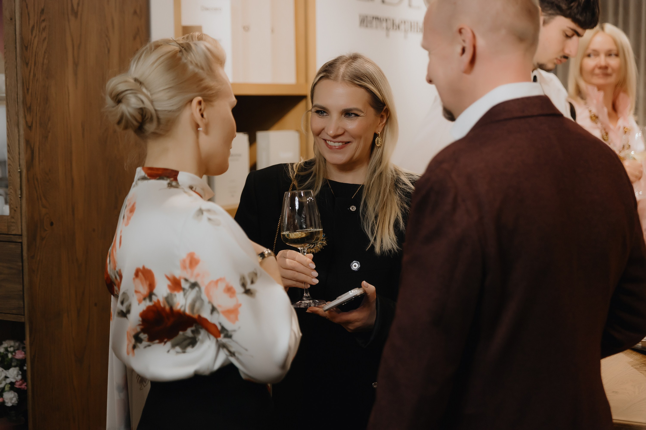 Открытие нового пространства интерьерного салона L. DECO в феврале 2025. L. Deco интерьерный салон. Краски/обои/лепной декор