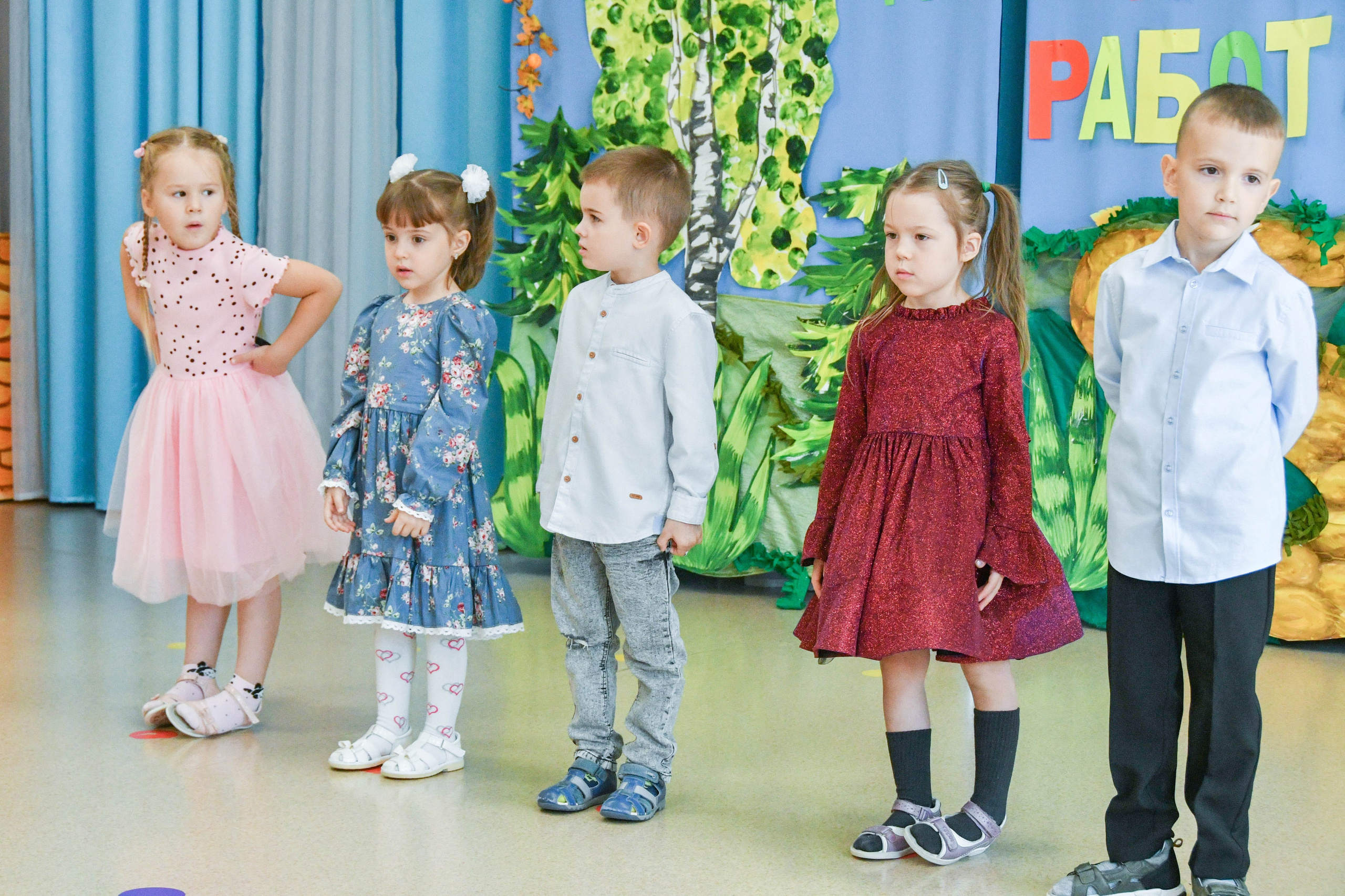 2023 г. День дошкольного работника и прогулка. Репортажный и детский фотограф в Новосибирске