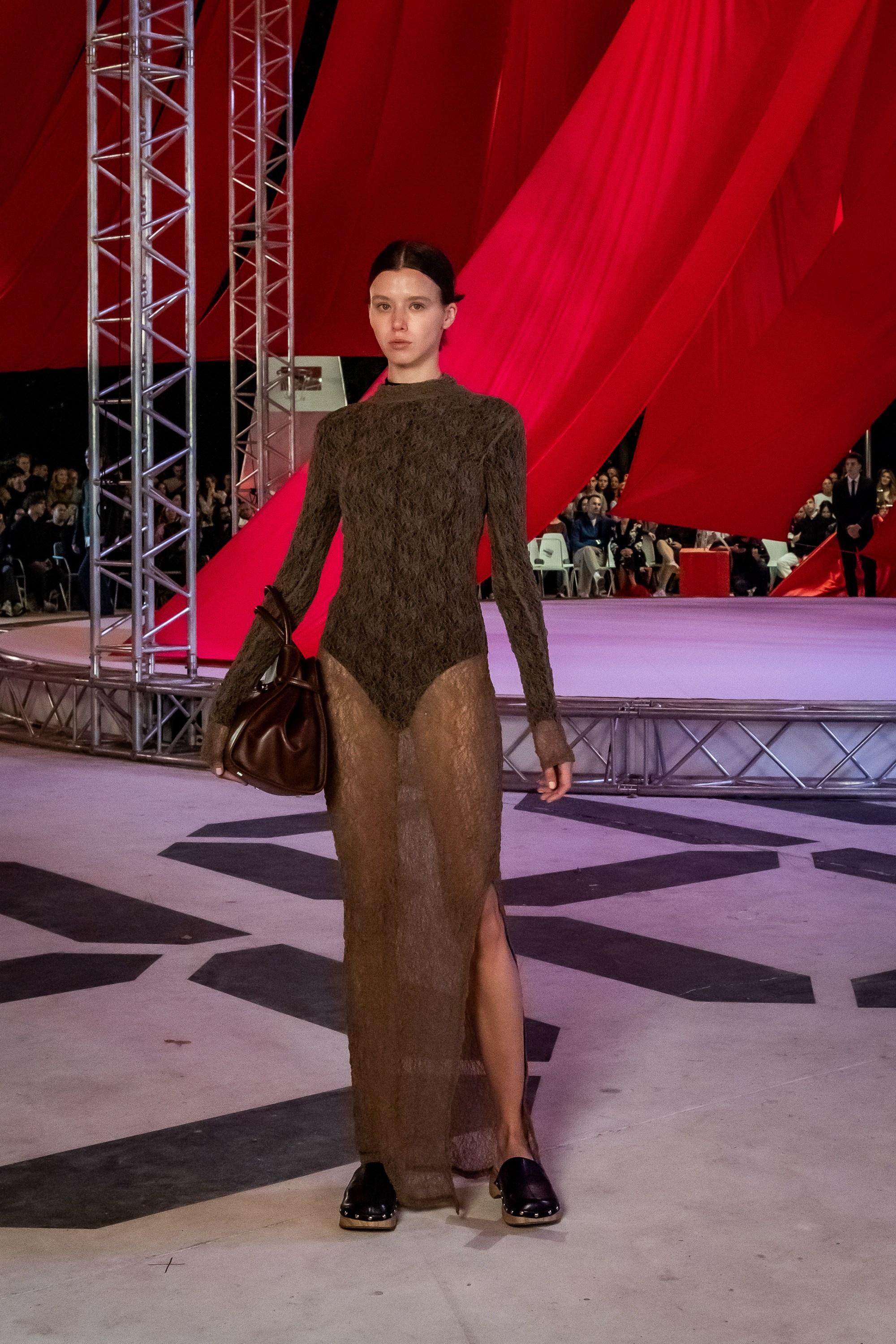 Показ Яндекс-маркет 04.09.2024. Фотосессии и репортаж — Фотограф в Москве — Рина Серёгина