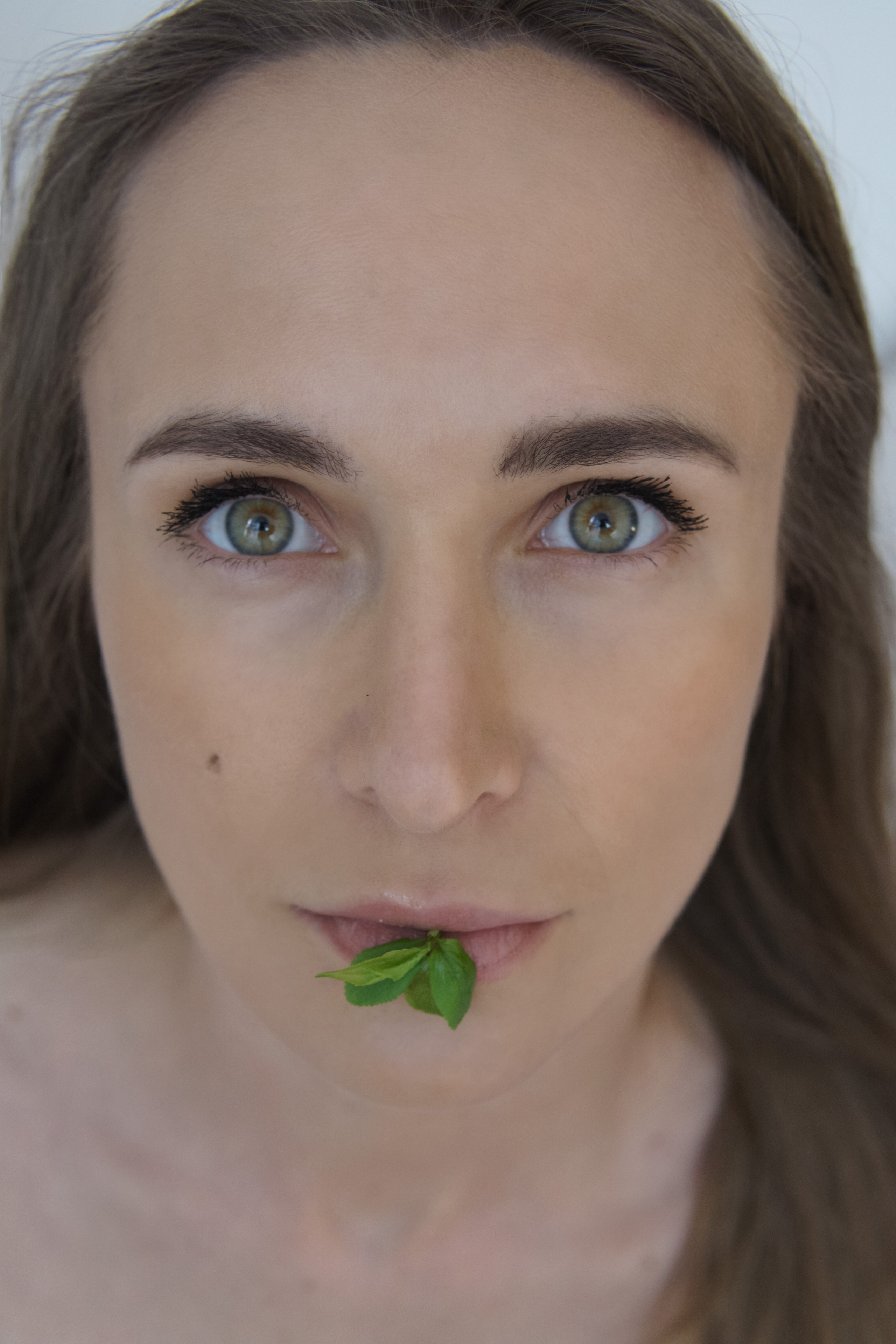 Аня, съемка с цветами. Фотограф в Минске Света Григорьева