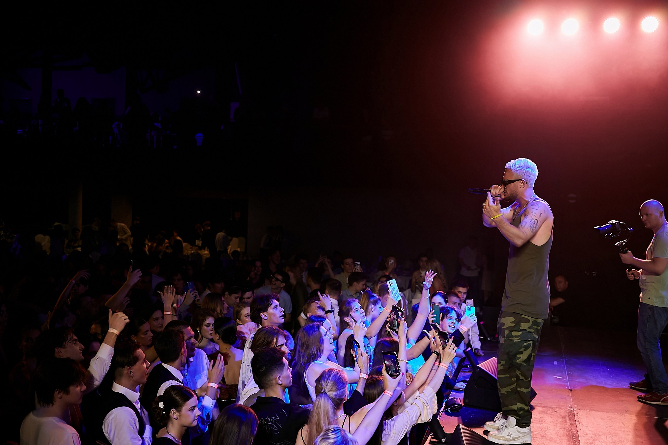 Выпускной 2024 концертный зал Академия ВТБ. Фотограф и Видеограф в Москве. Олег Корушев