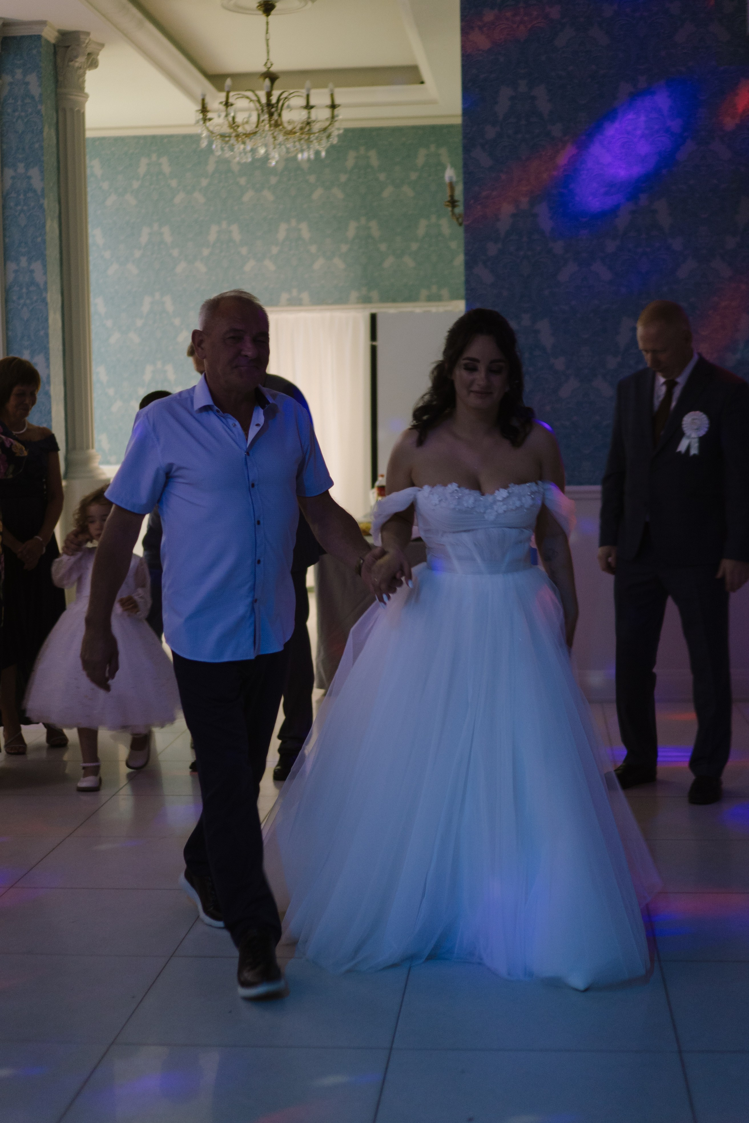 ТАНЕЦ ОТЦА И ДОЧЕРИ НА БАНКЕТЕ (СВАДЕБНАЯ ФОТОСЕСИИЯ БАНКЕТА). Профессиональный фотограф, Санкт-Петербург — Виктория Богомолова