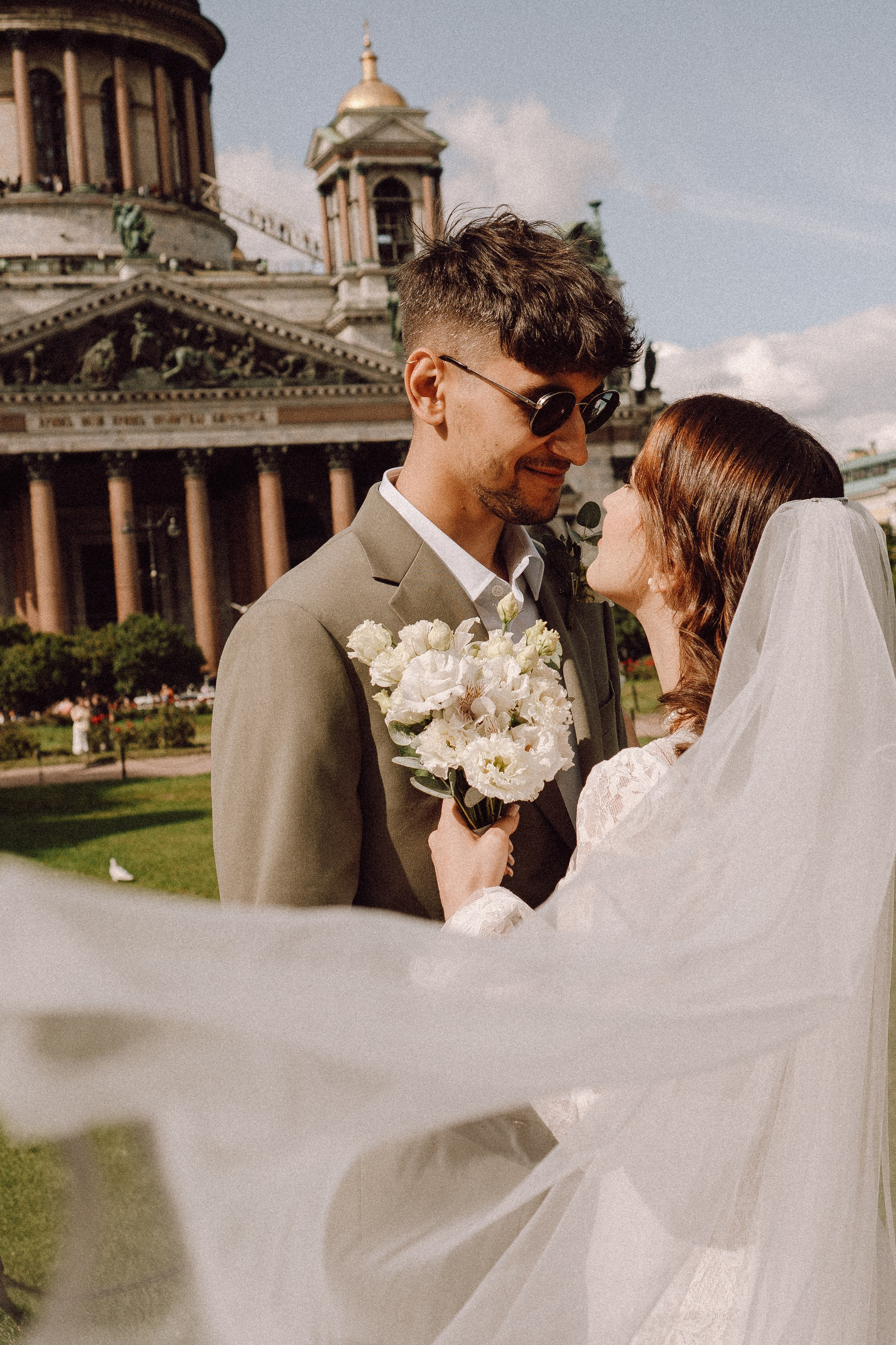 СВАДЕБНАЯ ПРОГУЛКА ВОЗЕ ИСАИКЕВСКОГО СОБОРА АСТОРИИ И ЗАКОНОДАЛЕТНОГО СОБРАНИЯ. Профессиональный фотограф, Санкт-Петербург — Виктория Богомолова