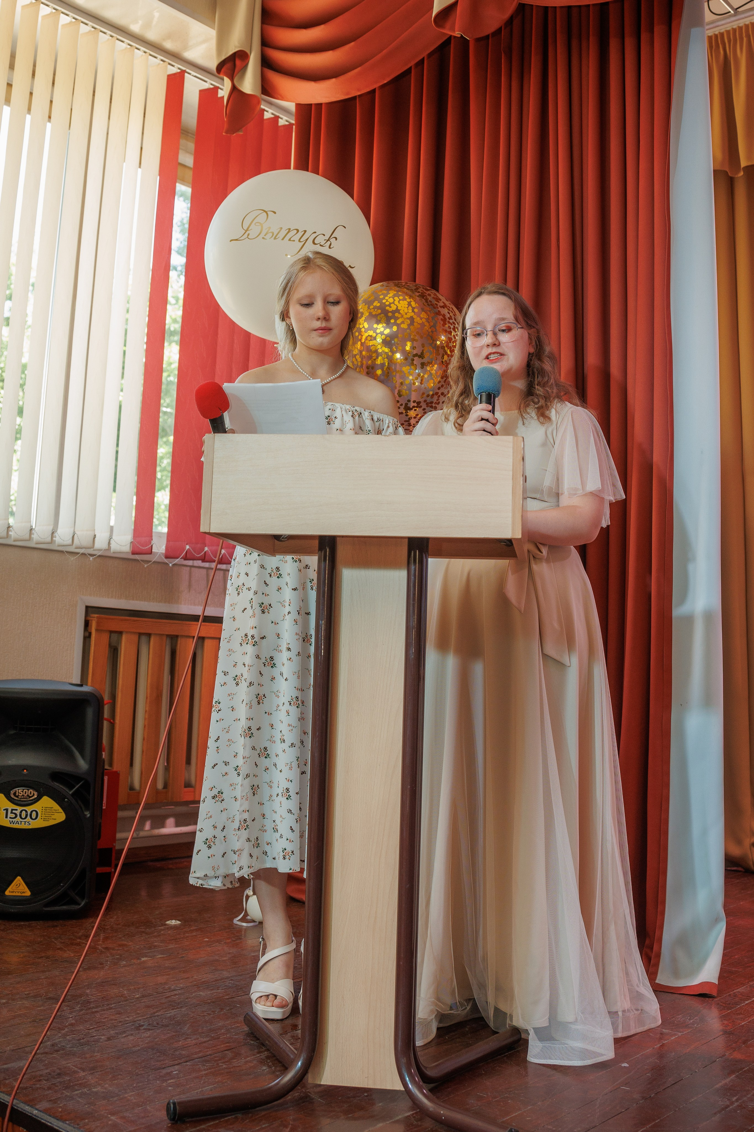 Вручение аттестатов. Свадебный и семейный фотограф в Новосибирске Ирина Дорошкова