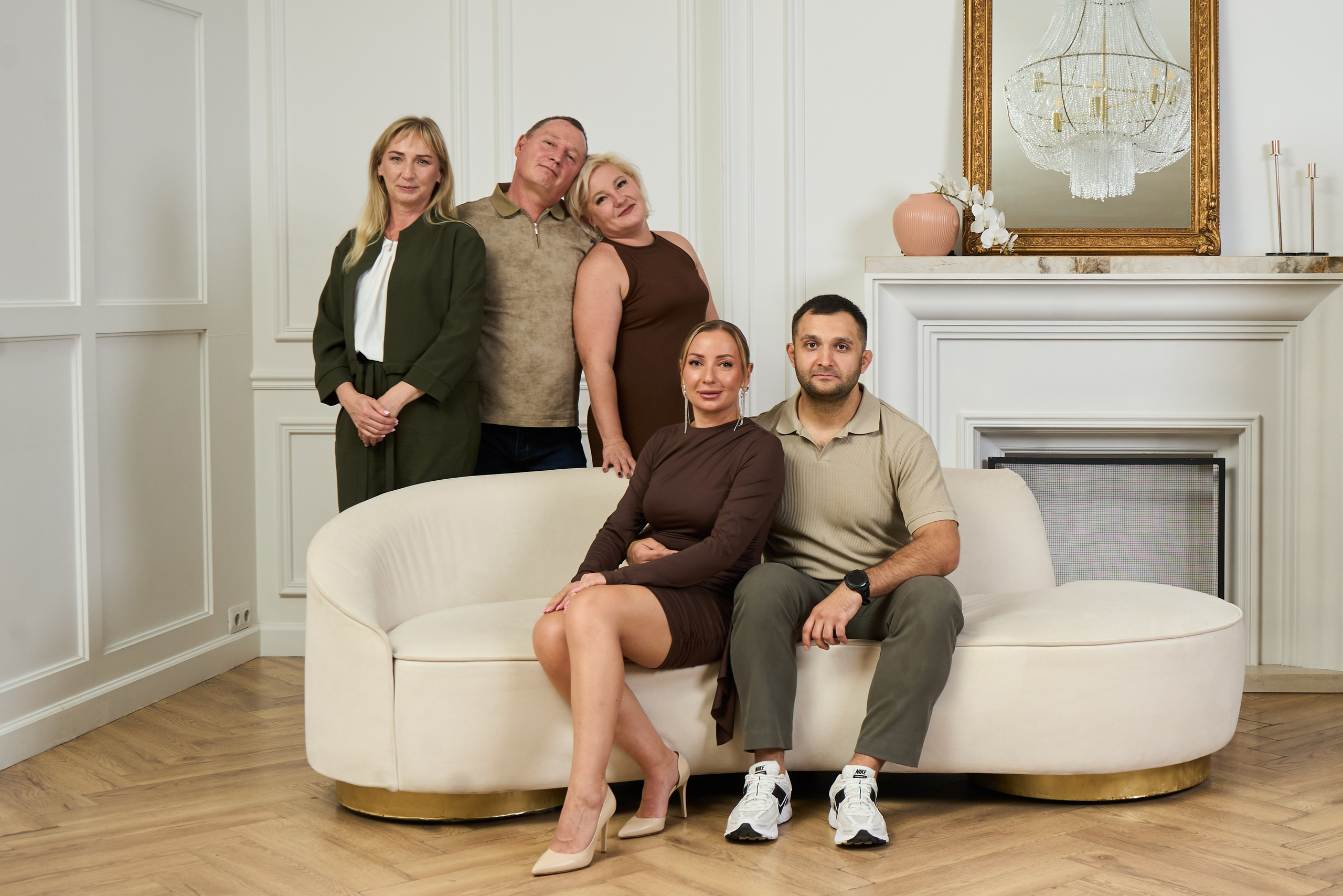 Портретная съемка большой семьи с искусственным светом в студии. Фотограф Екатеринбург Кокшарова Александра