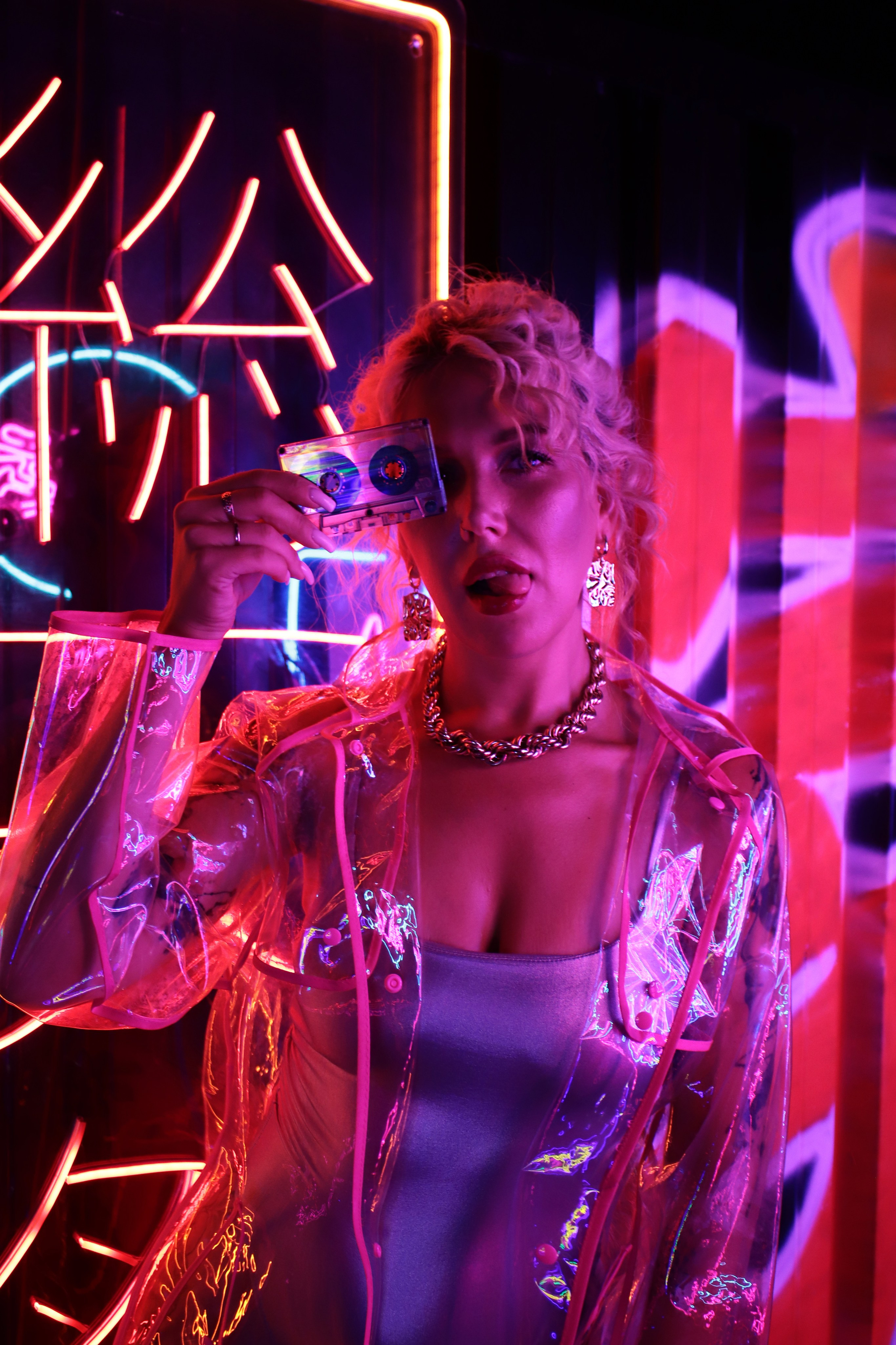 В неоновом свете. Фотограф Химки Анна Татарских