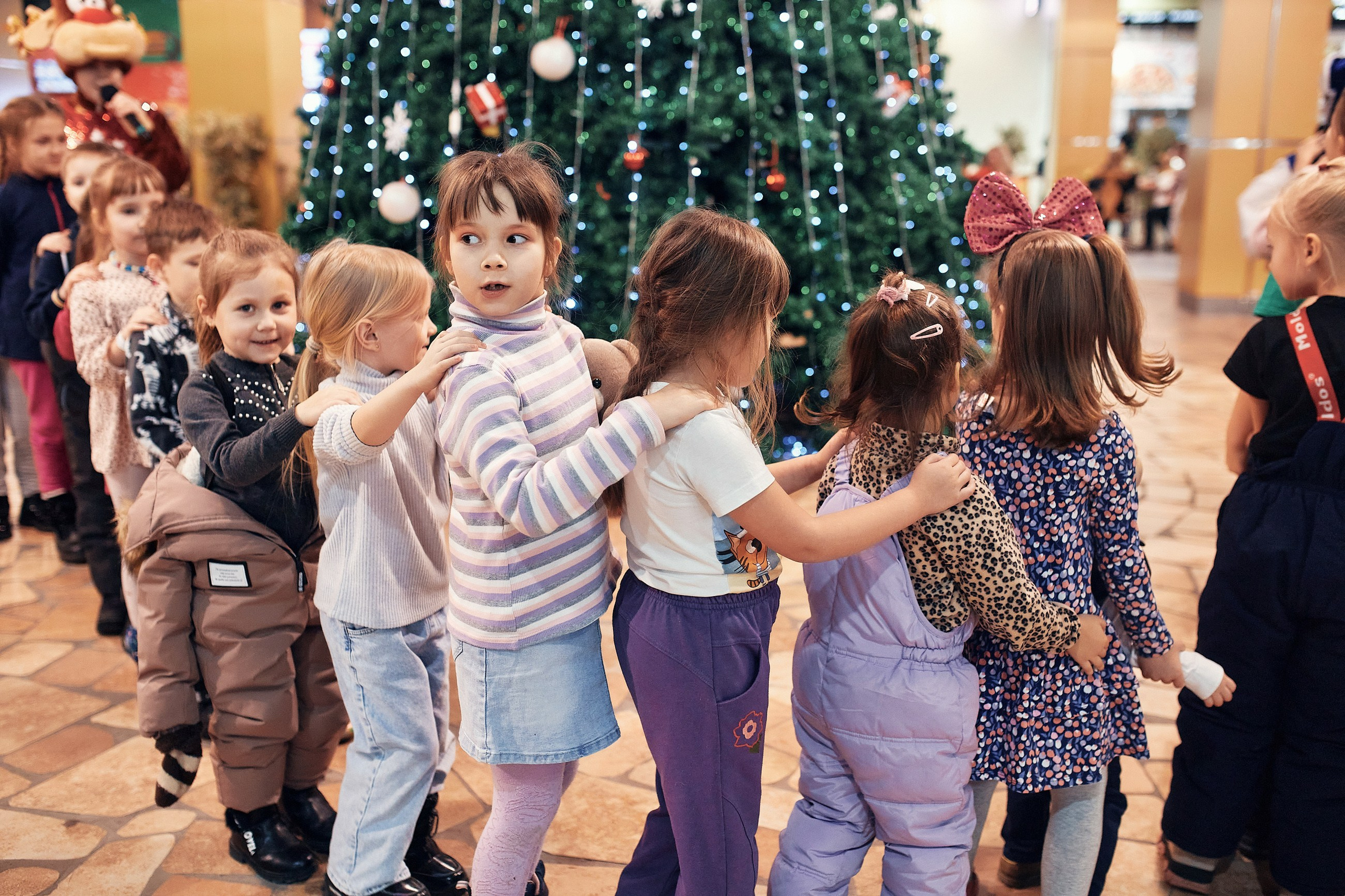Детский новогодний праздник в ТЦ Июнь. Семейный и репортажной фотограф в Красноярске и Москве Виктор Бабинцев