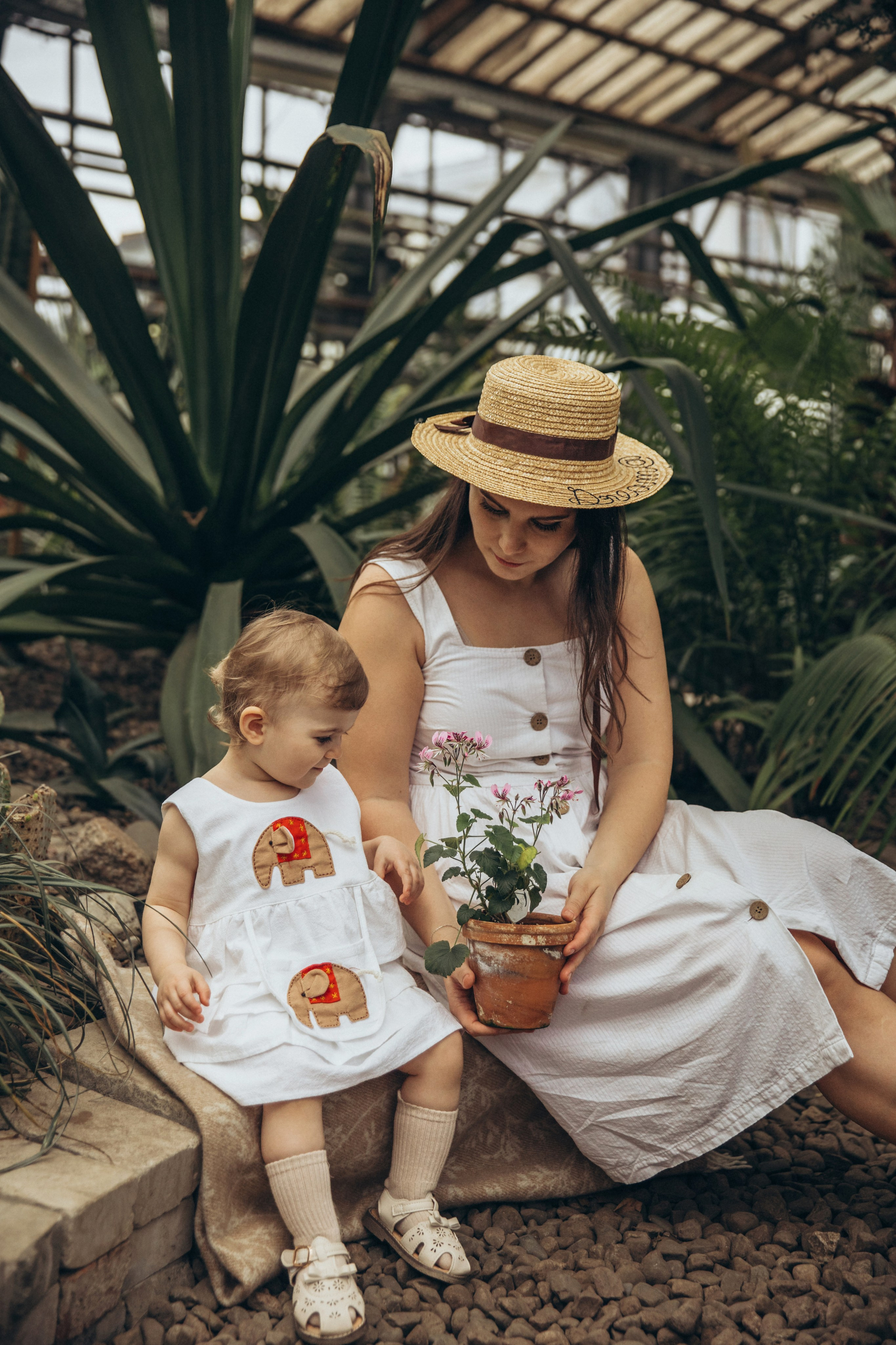 Мама и дочь оранжерея. Свадебный и семейный фотограф Москва и Московская область